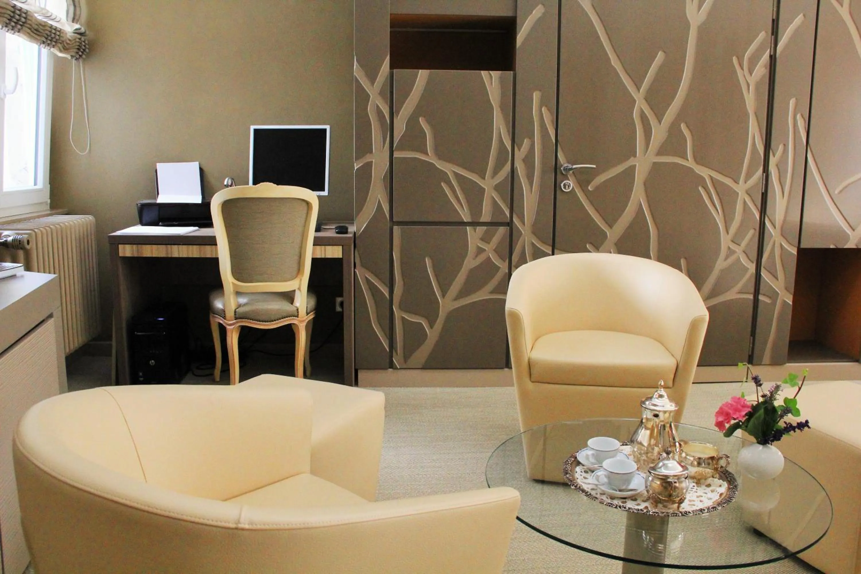 Library in Hostellerie au Cygne