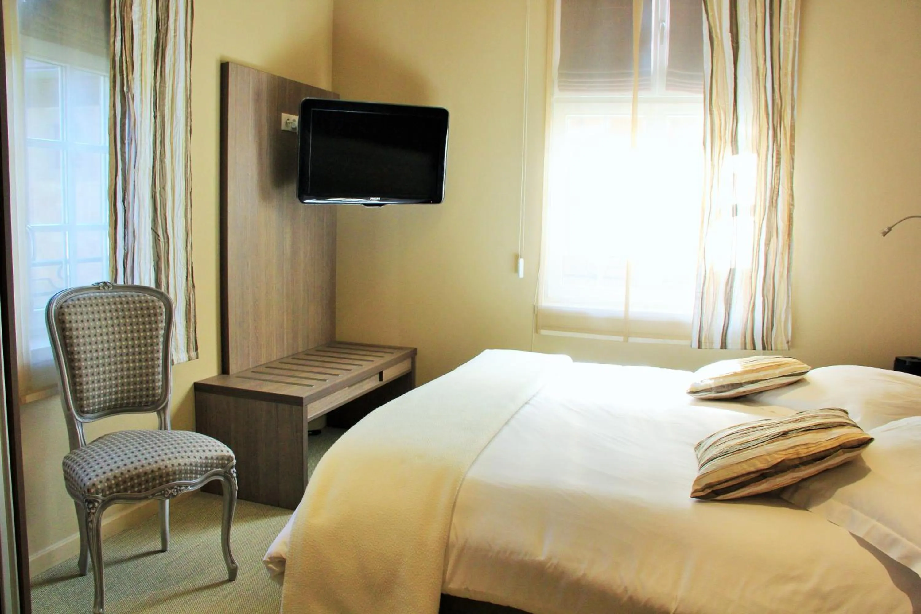 Bedroom in Hostellerie au Cygne