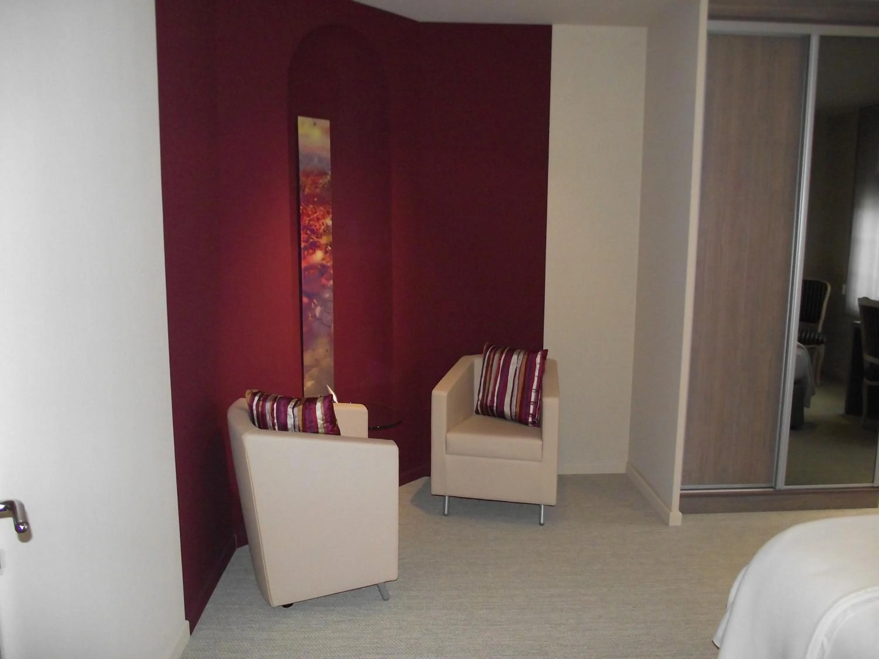 Photo of the whole room in Hostellerie au Cygne