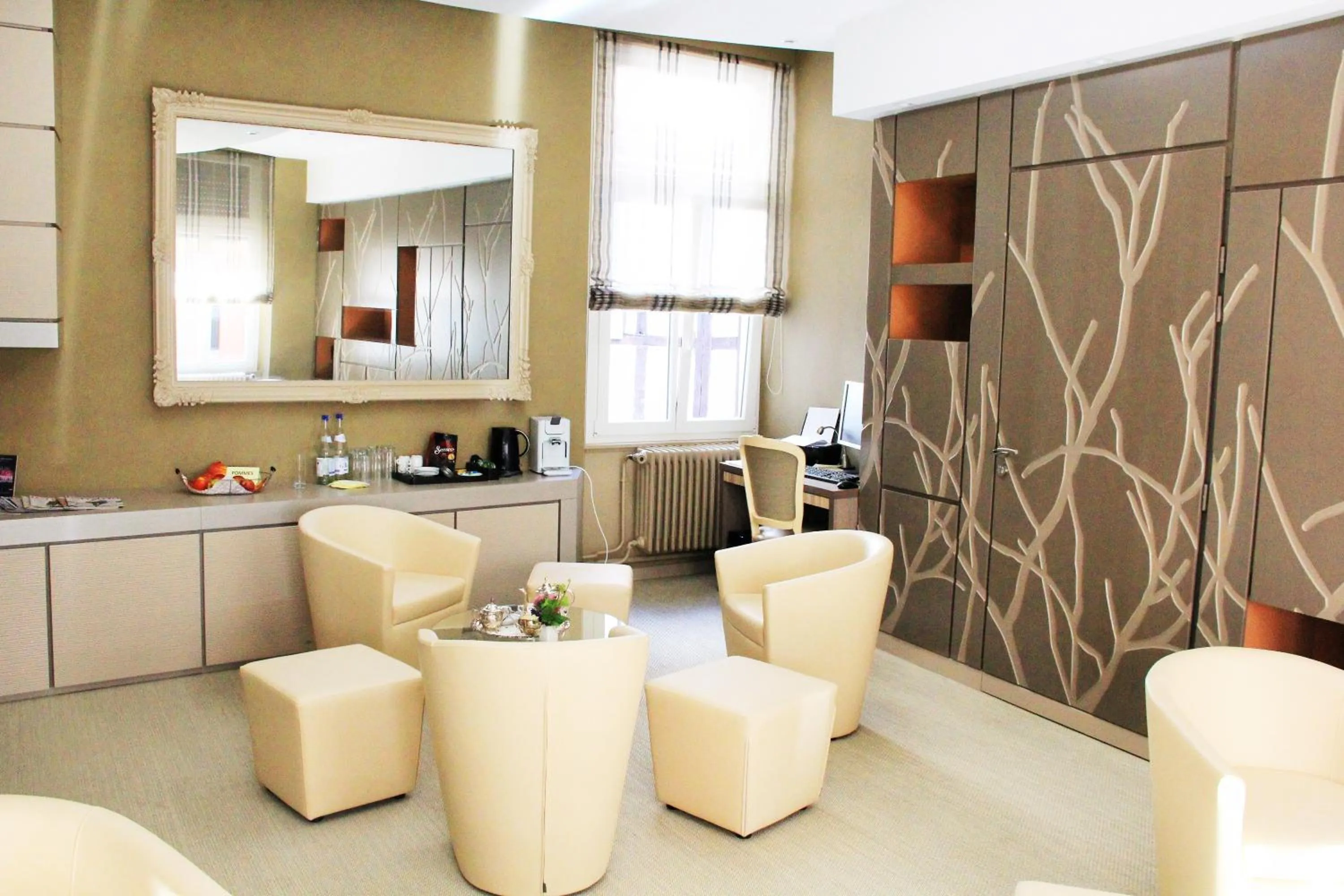 Library in Hostellerie au Cygne