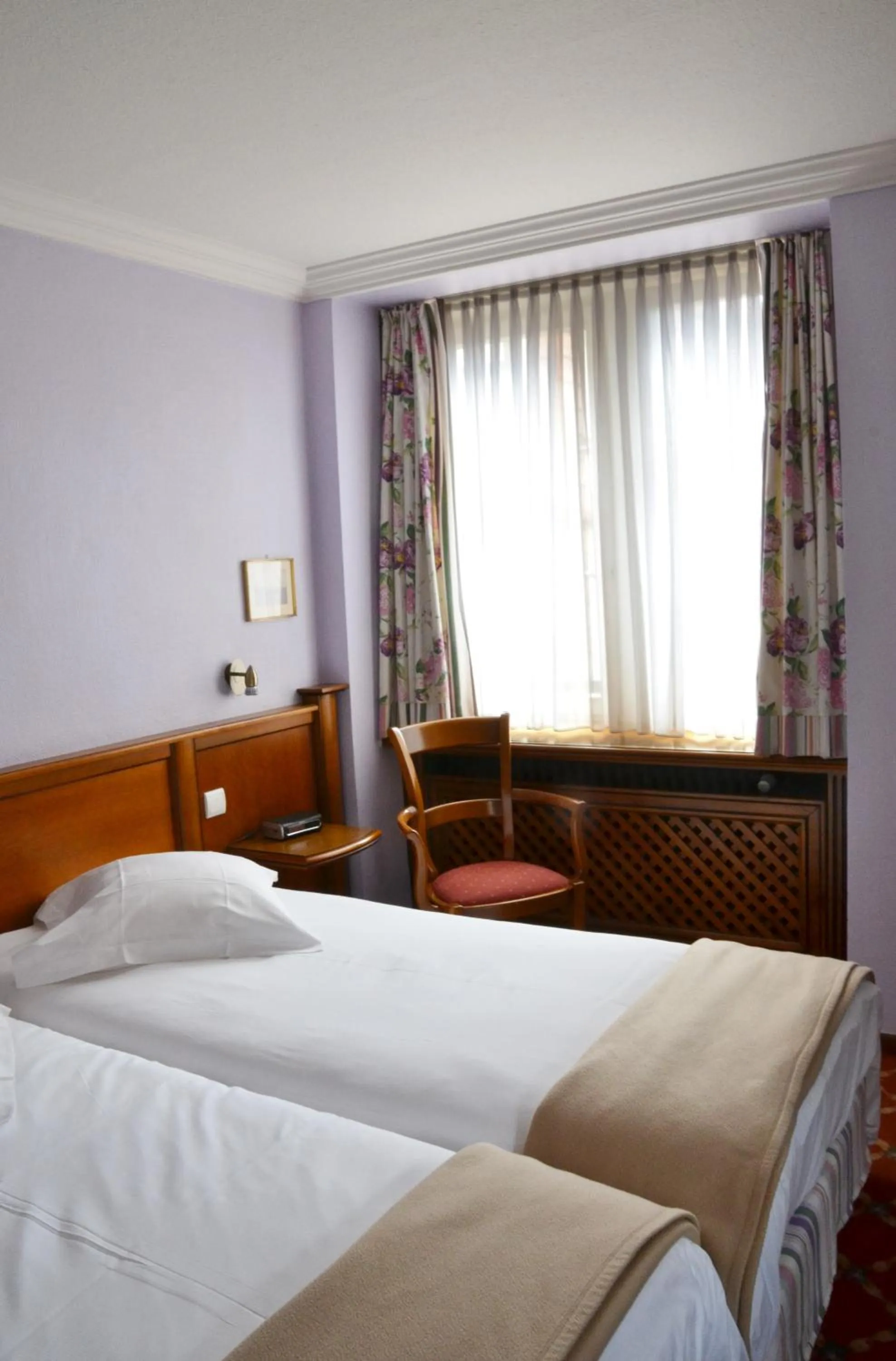 Bedroom in Hostellerie au Cygne