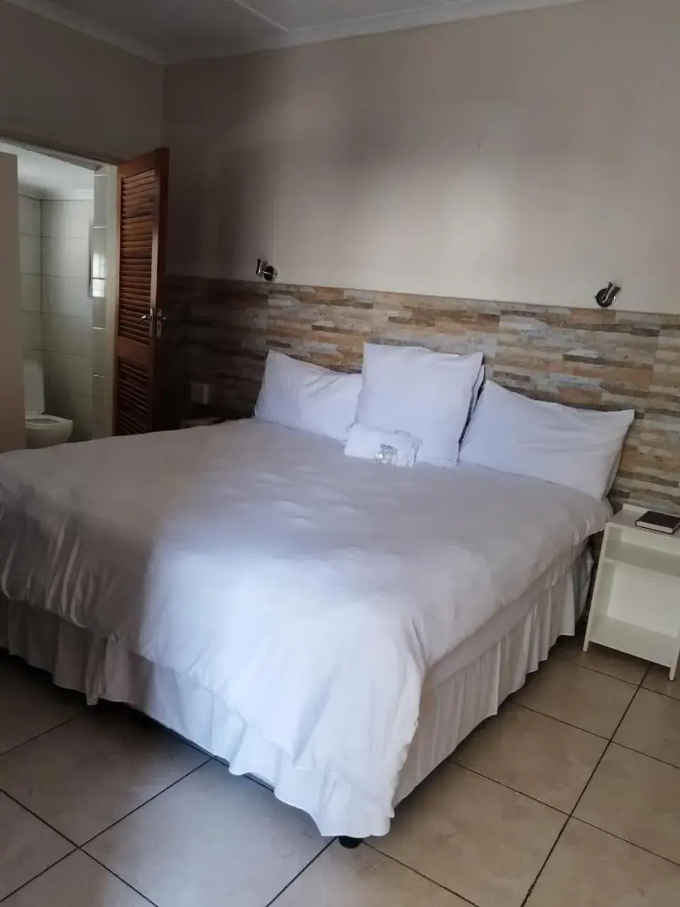 Double Room with Private Bathroom - single occupancy in Concord Christian Guesthouse Double Room with Private Bathroom - single occupancy in Concord Christian Guesthouse