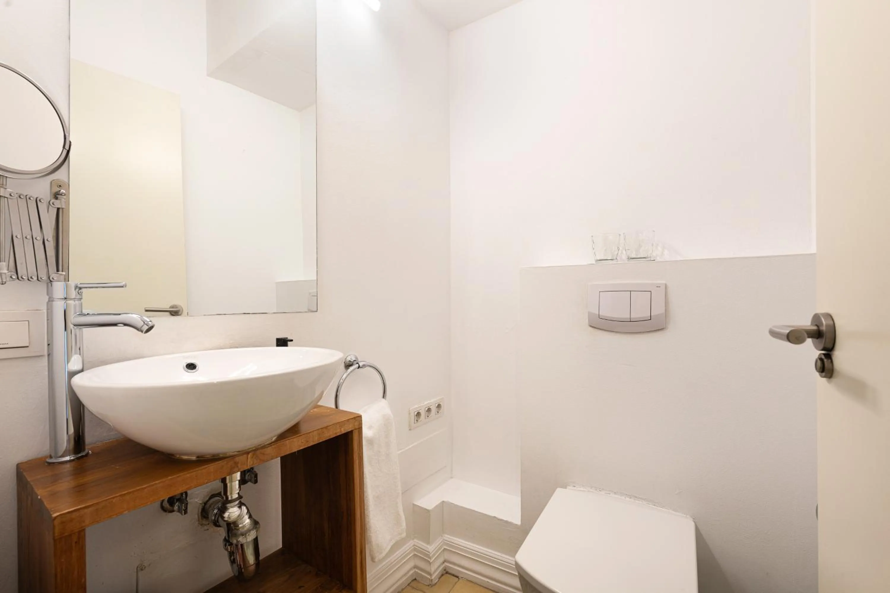 Toilet in Brondo Architect Hotel