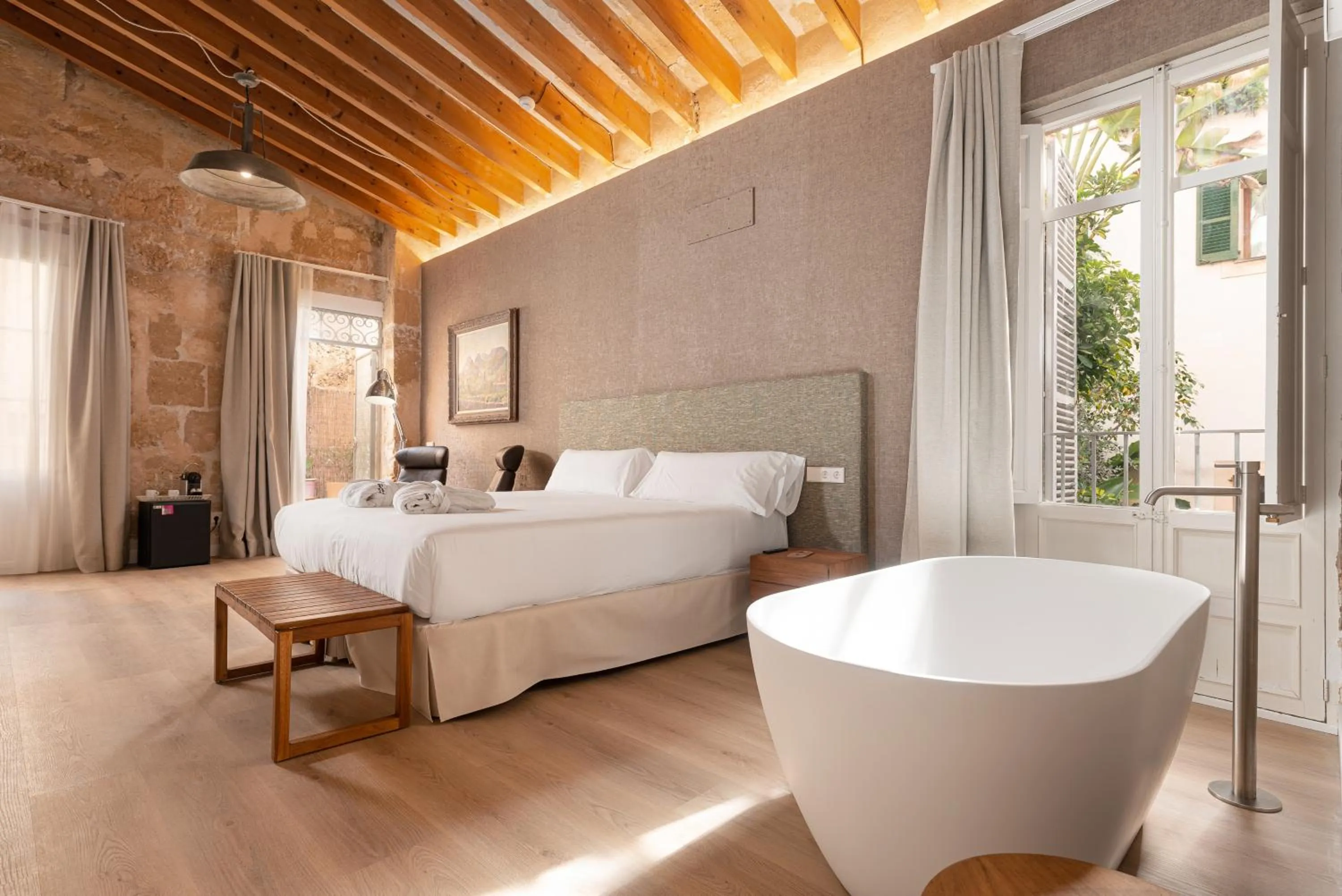 Photo of the whole room, Bed in Brondo Architect Hotel