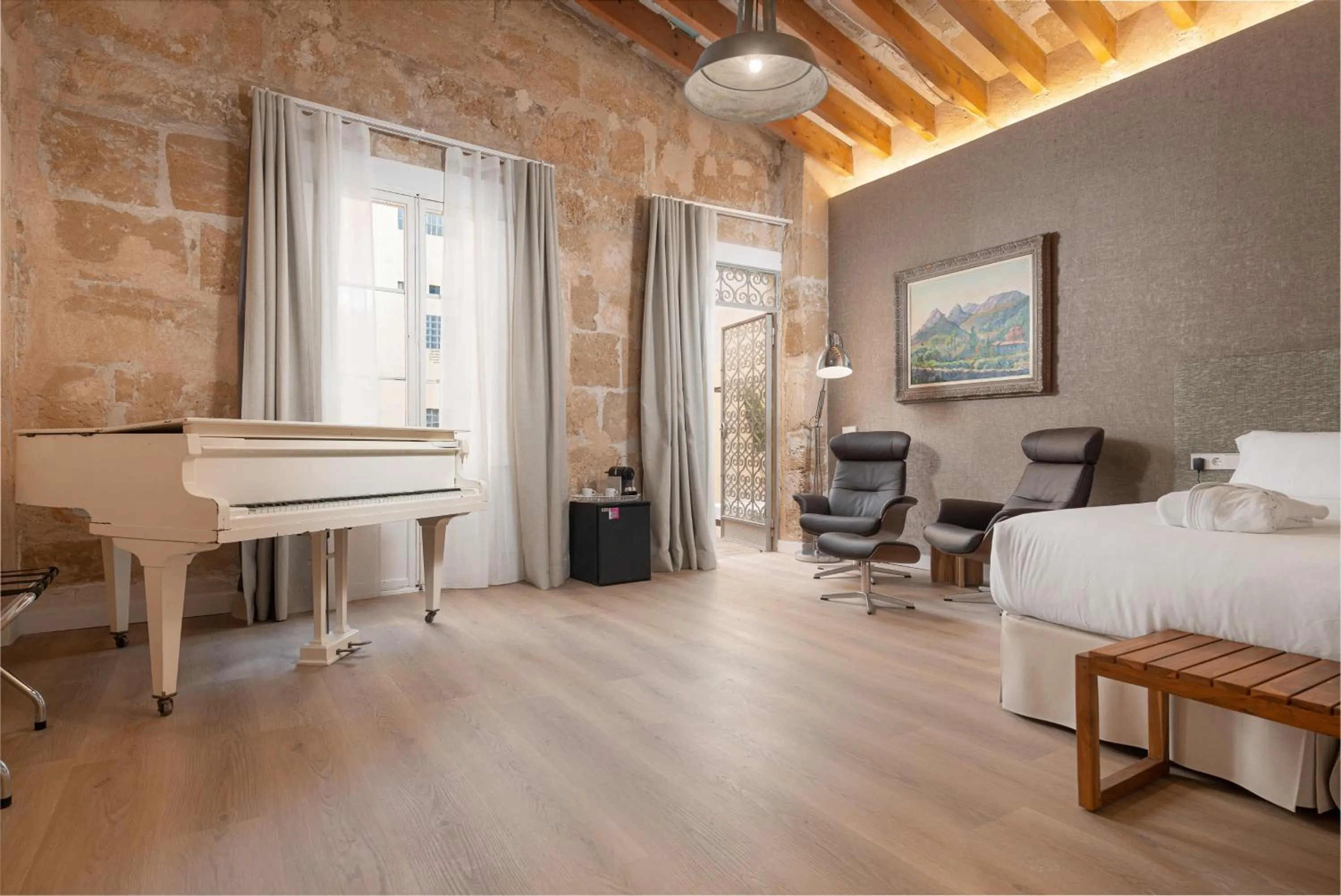 Photo of the whole room, Bed in Brondo Architect Hotel