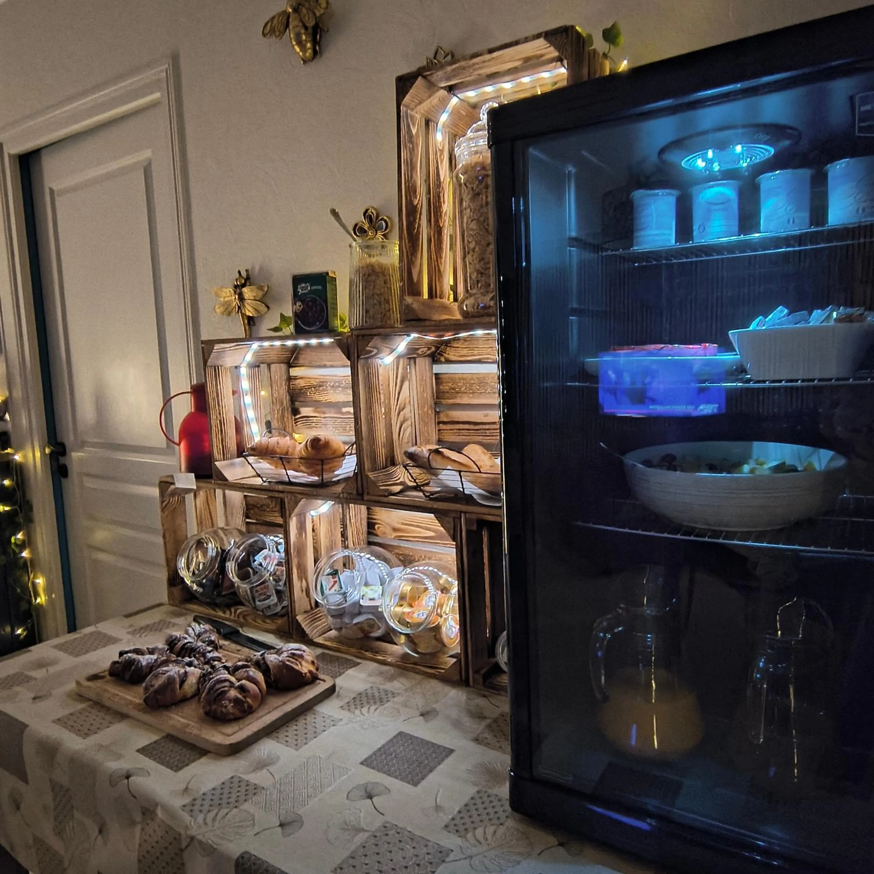 Communal lounge/ TV room in La Girouardière