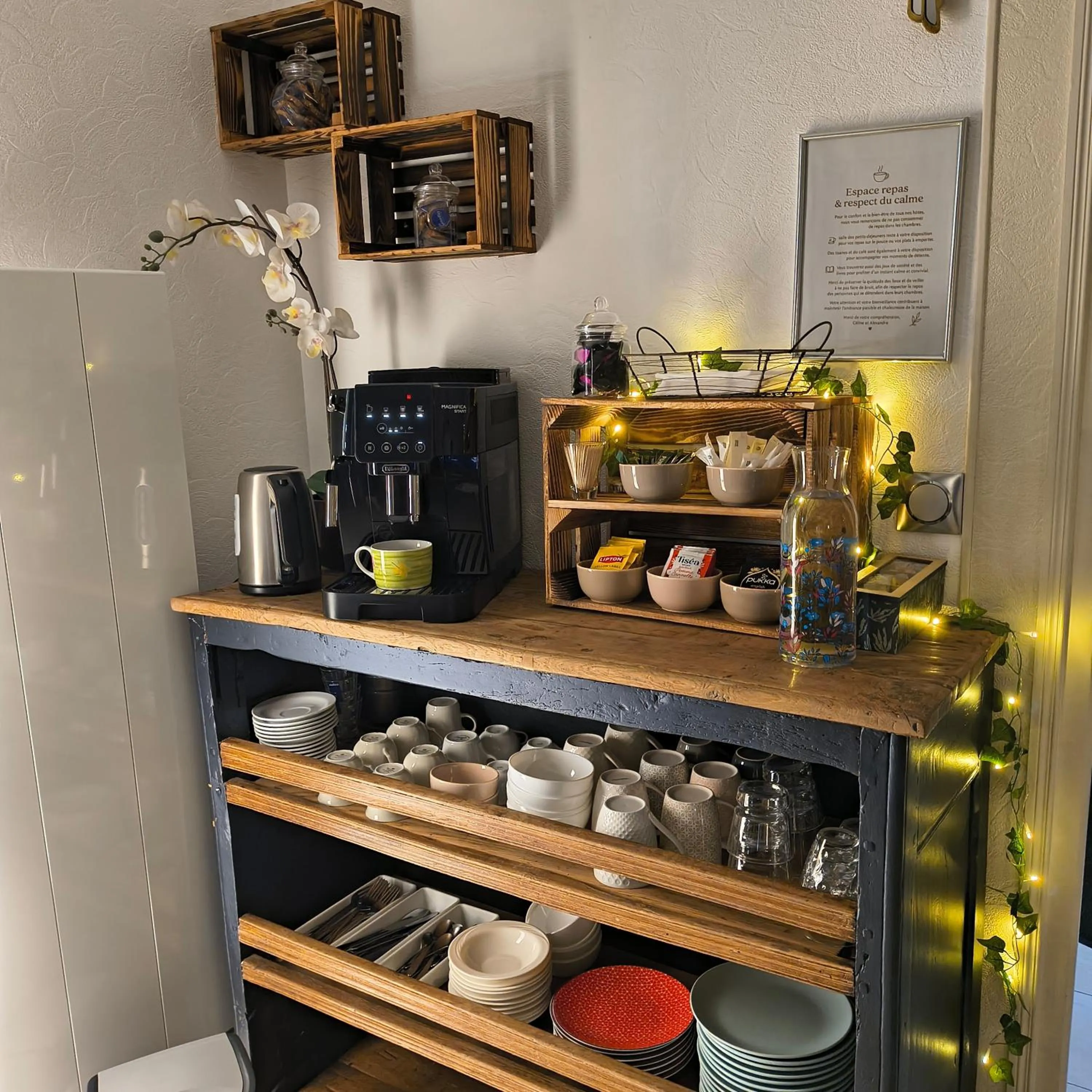 Communal lounge/ TV room in La Girouardière