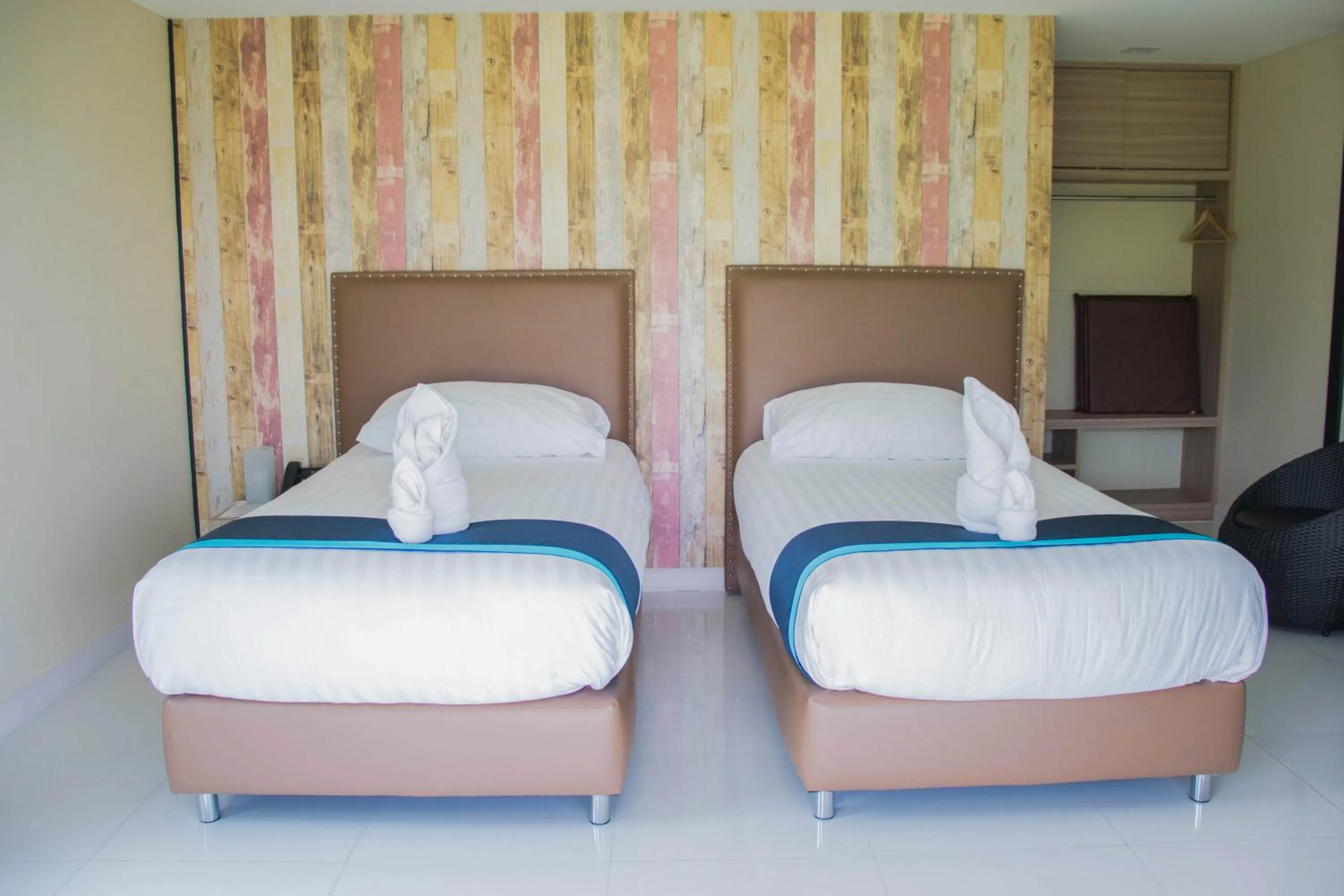 Bed in Mae On Village Resort