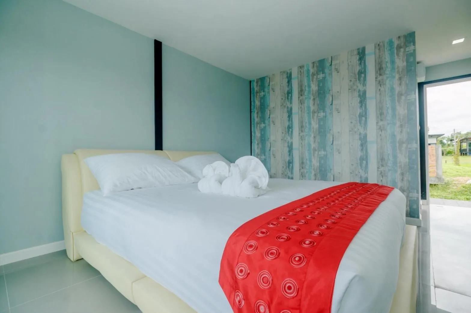 Bed in Mae On Village Resort