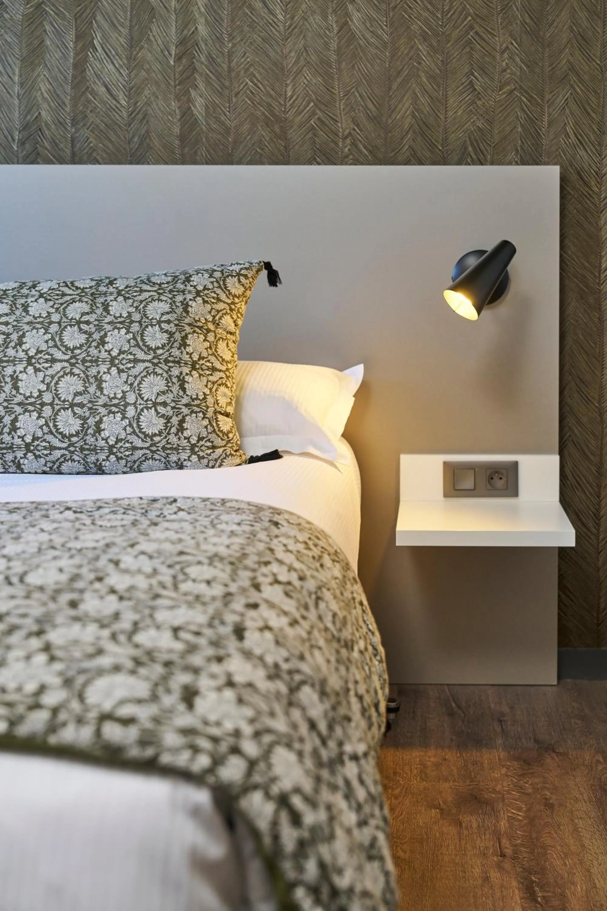 Bed in Hôtel le Corbusson Laval Ouest