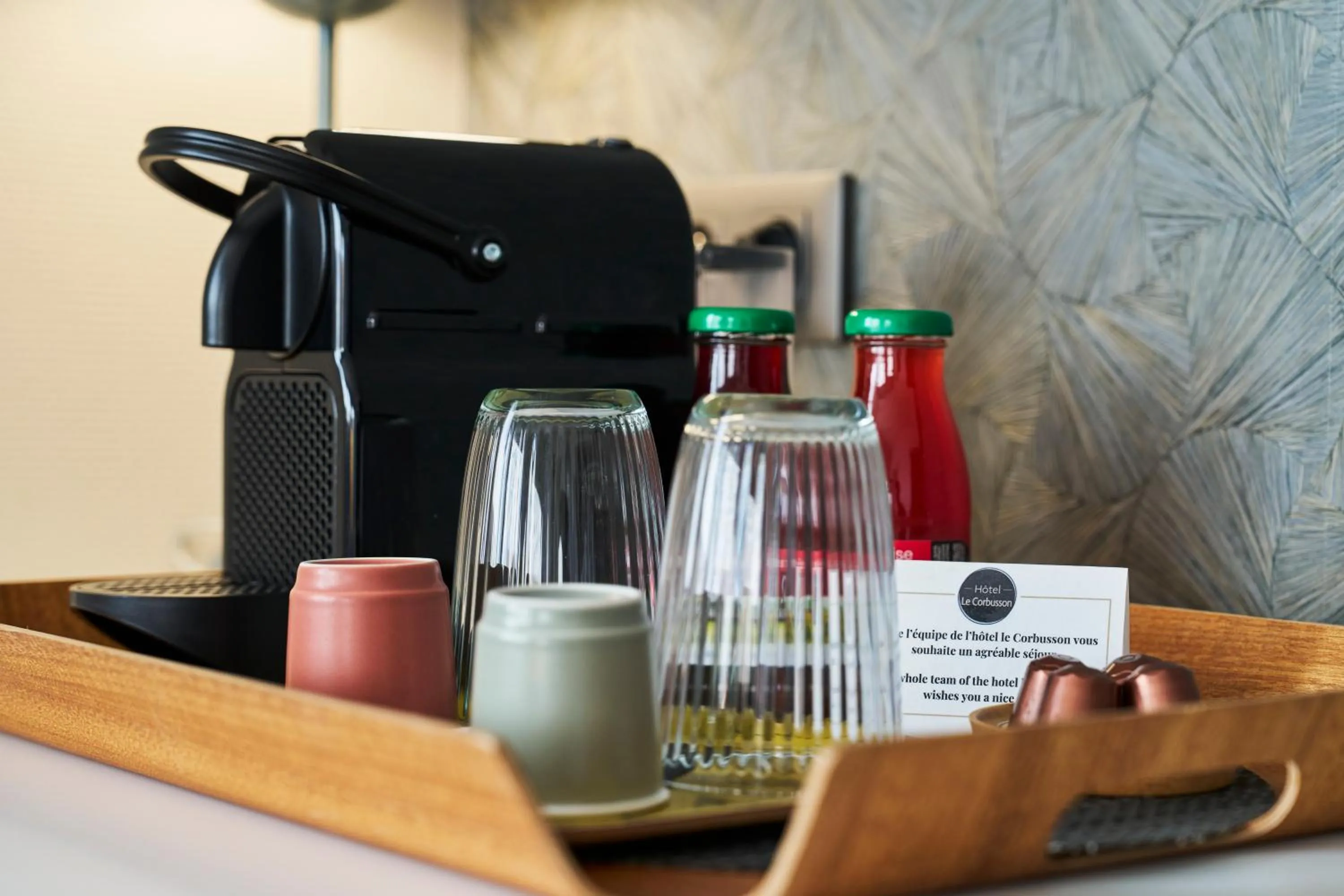 Coffee/tea facilities in Hôtel le Corbusson Laval Ouest