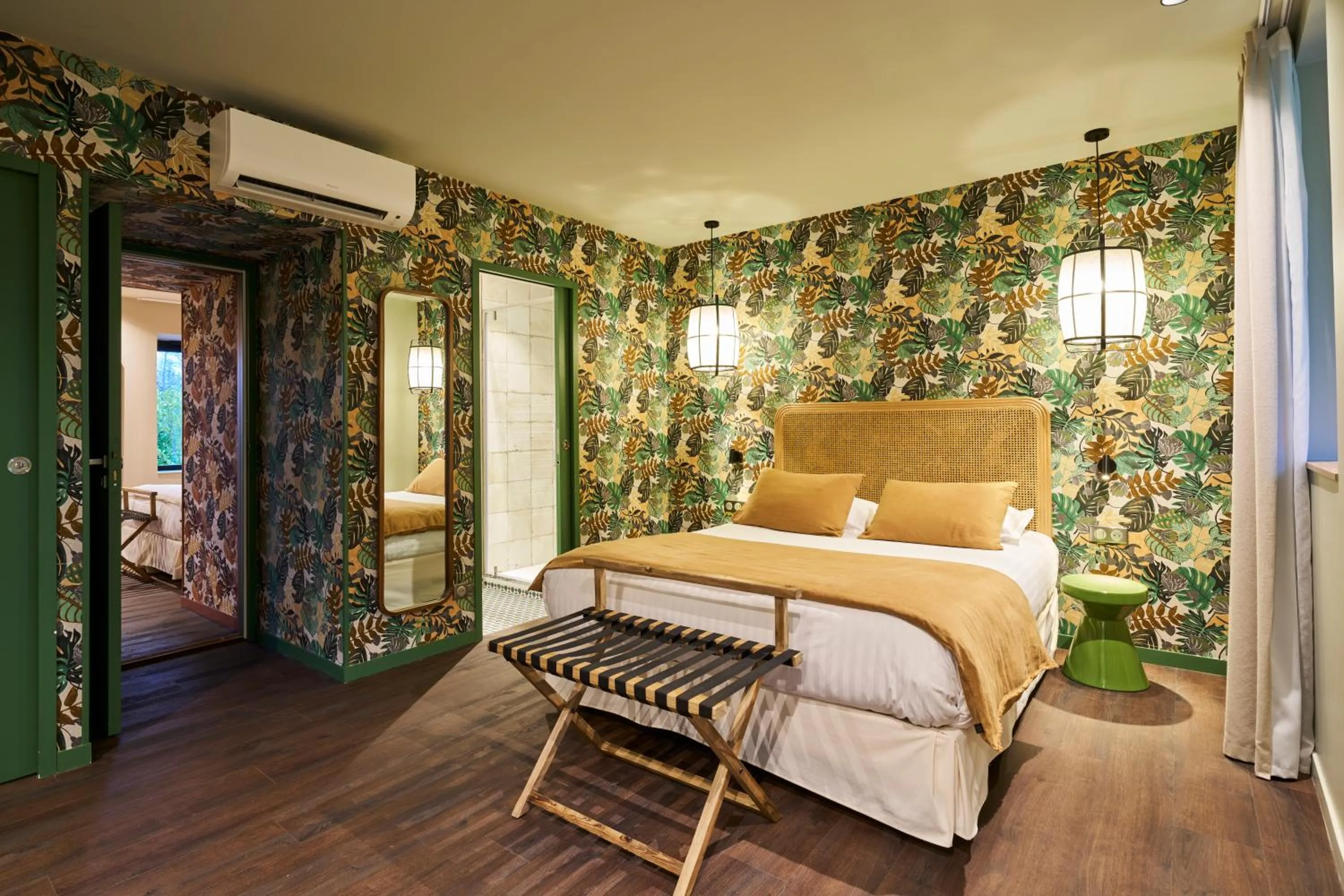 Photo of the whole room, Bed in Hôtel le Corbusson Laval Ouest