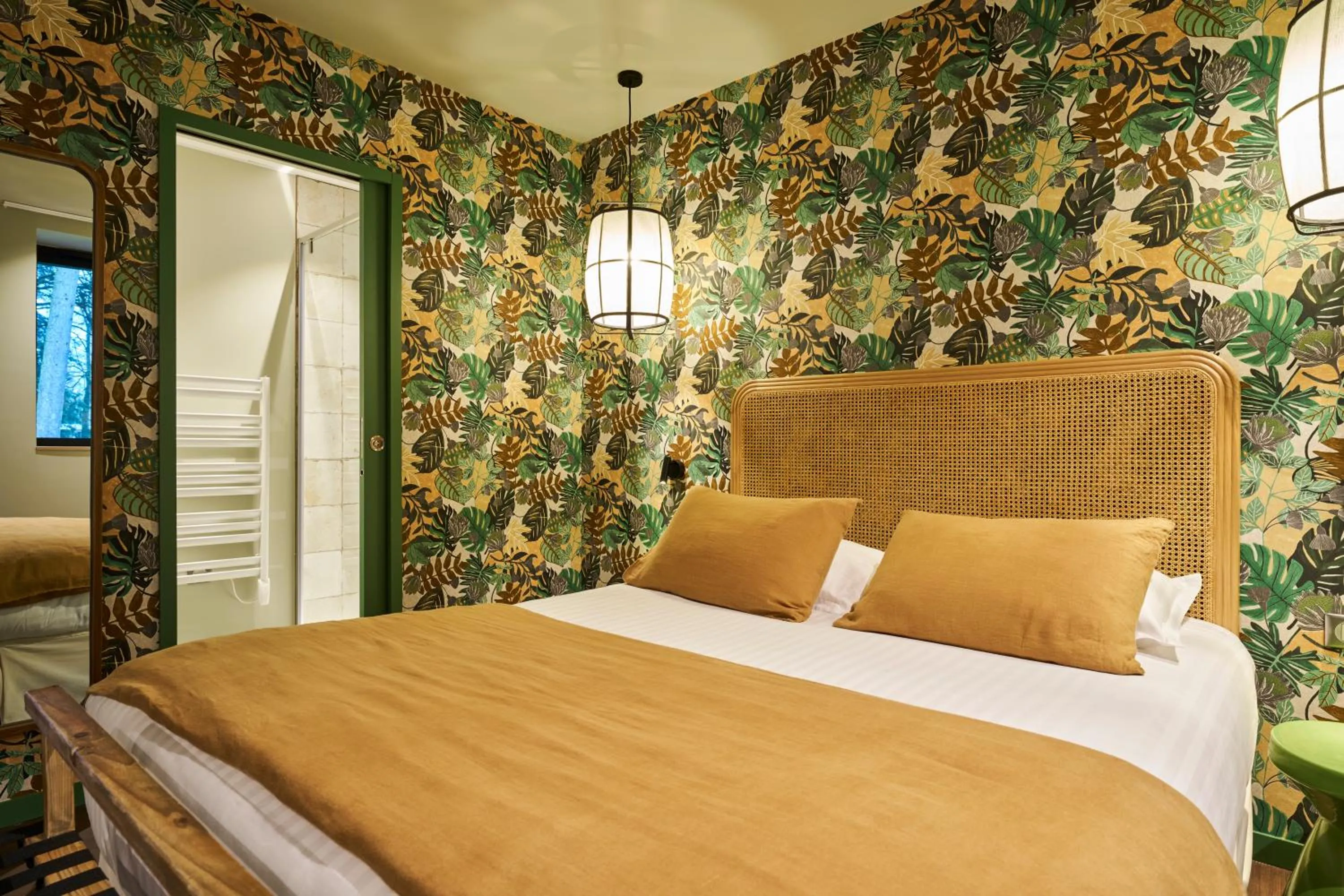 Photo of the whole room, Bed in Hôtel le Corbusson Laval Ouest