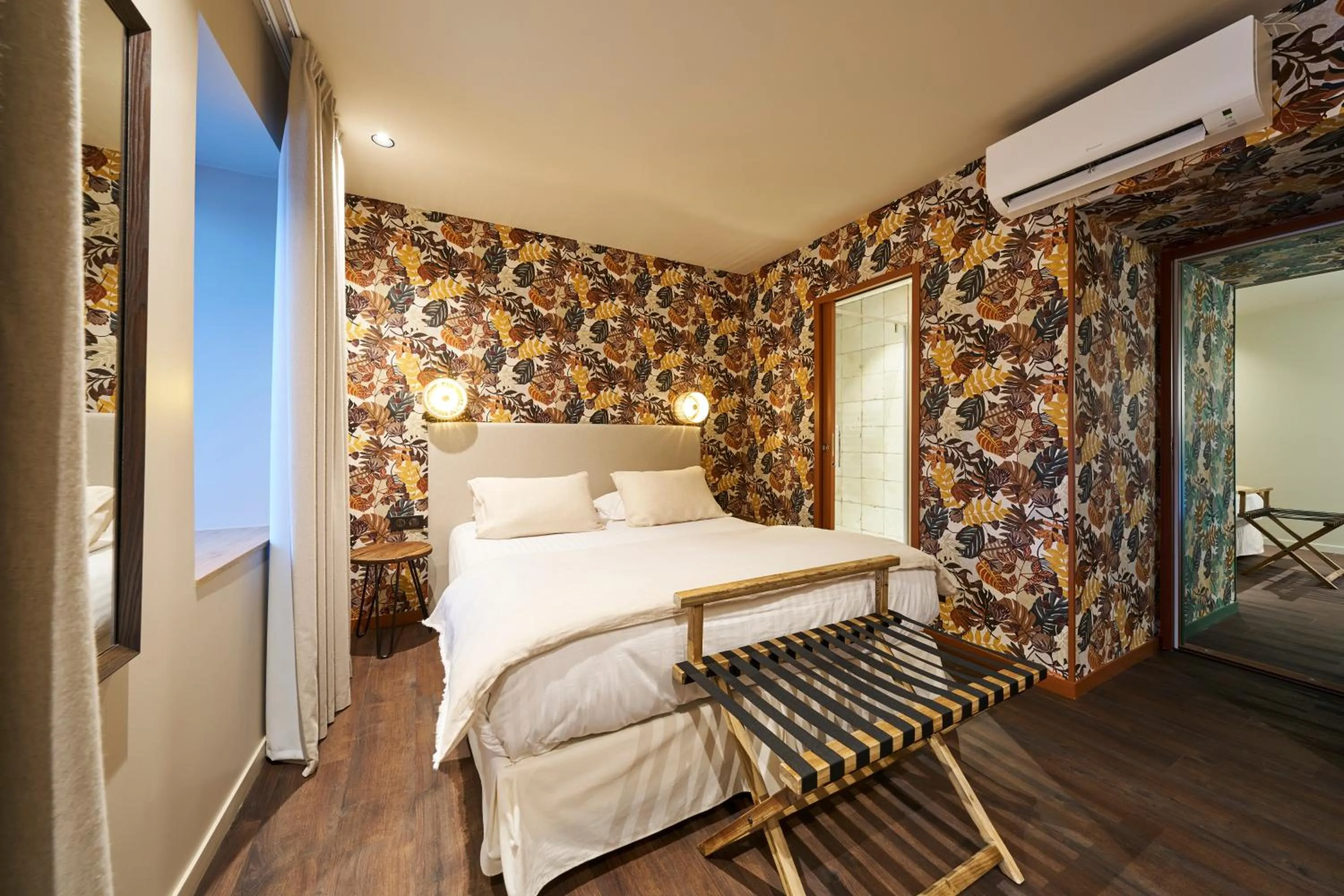 Photo of the whole room, Bed in Hôtel le Corbusson Laval Ouest