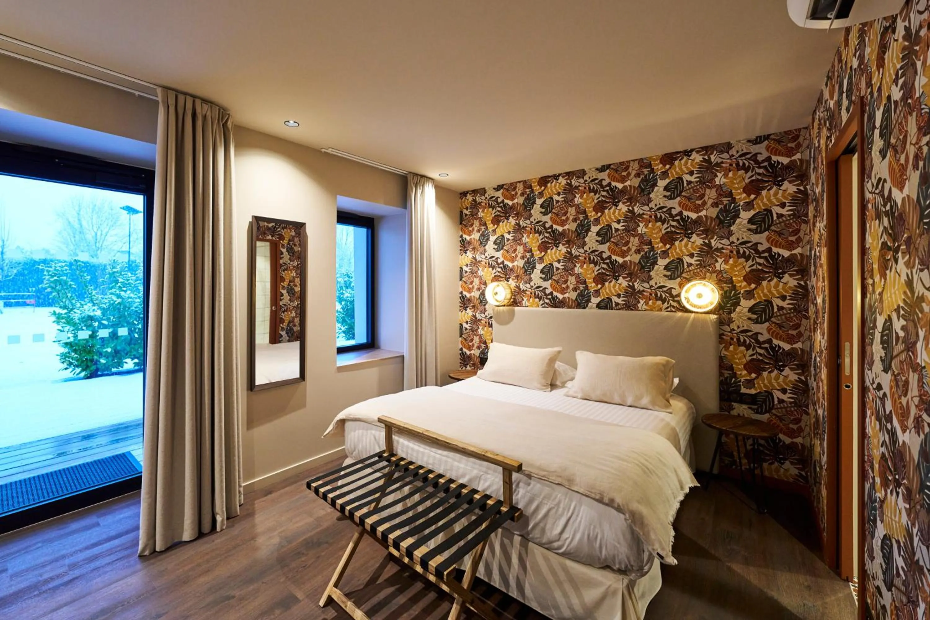 Photo of the whole room, Bed in Hôtel le Corbusson Laval Ouest