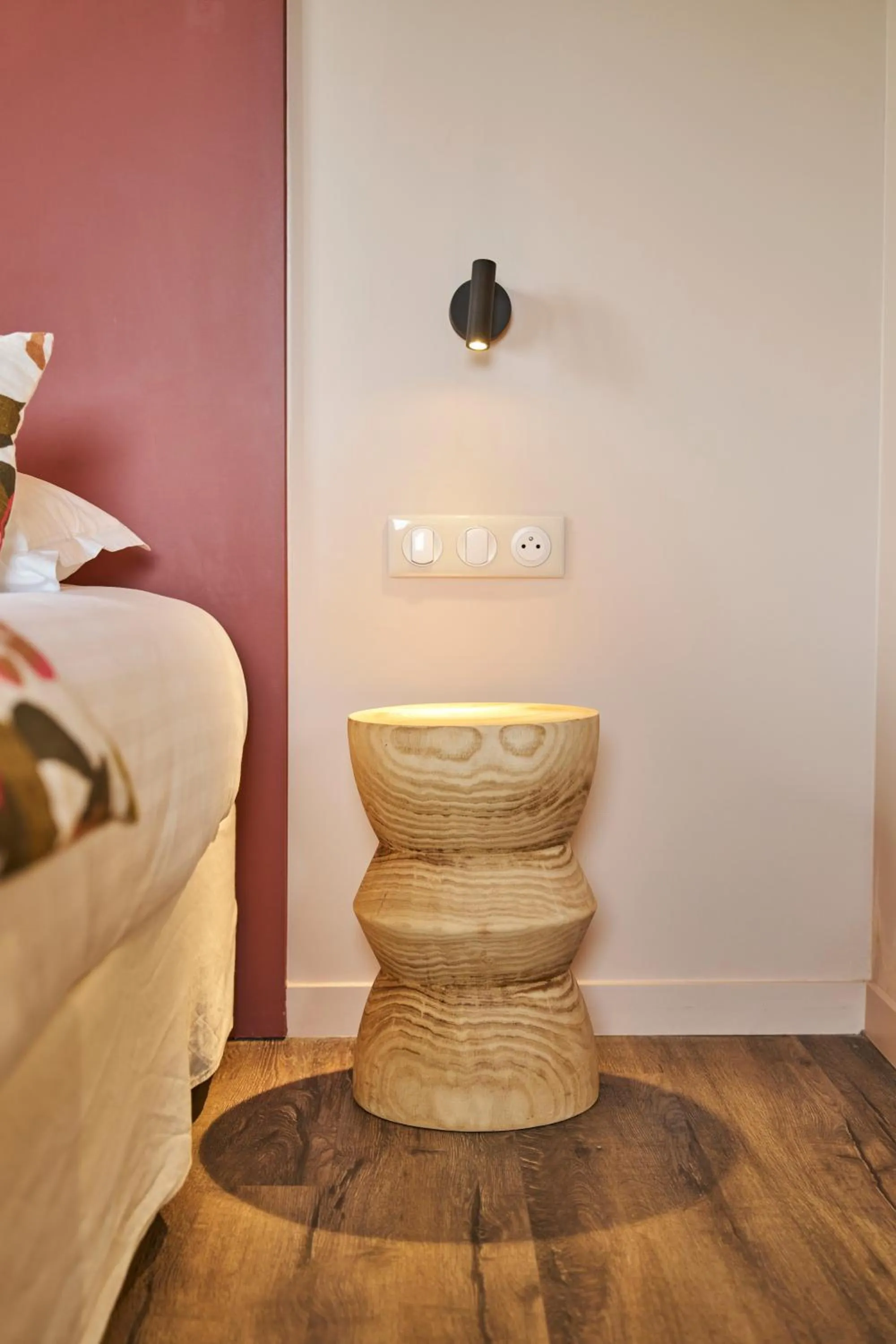 Decorative detail in Hôtel le Corbusson Laval Ouest