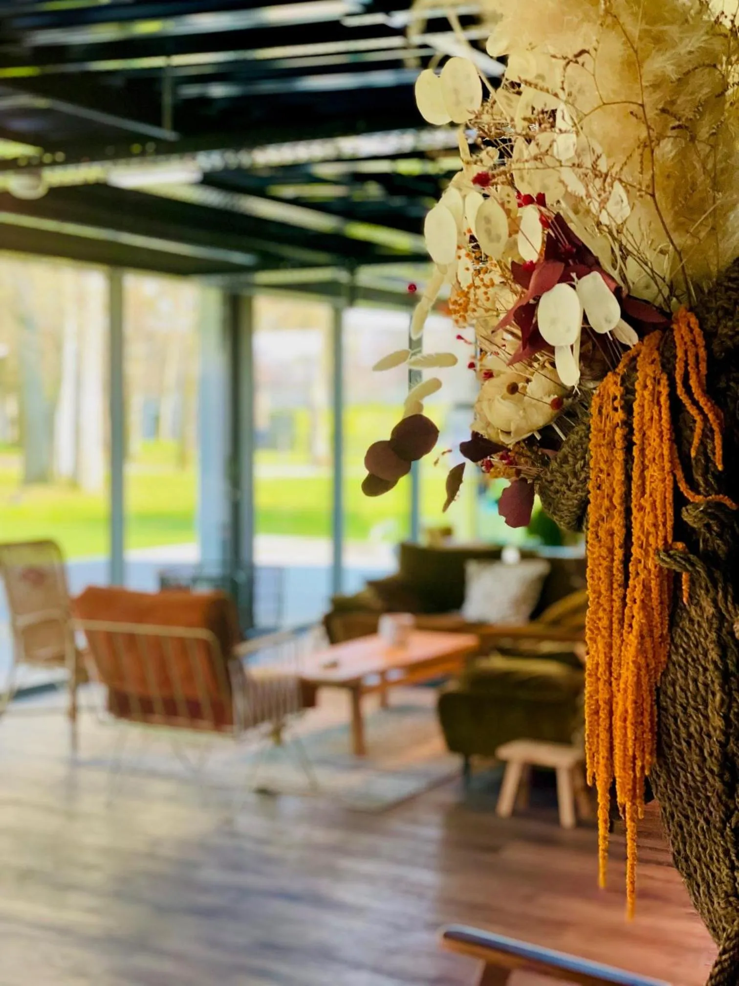 Communal lounge/ TV room in Hôtel le Corbusson Laval Ouest