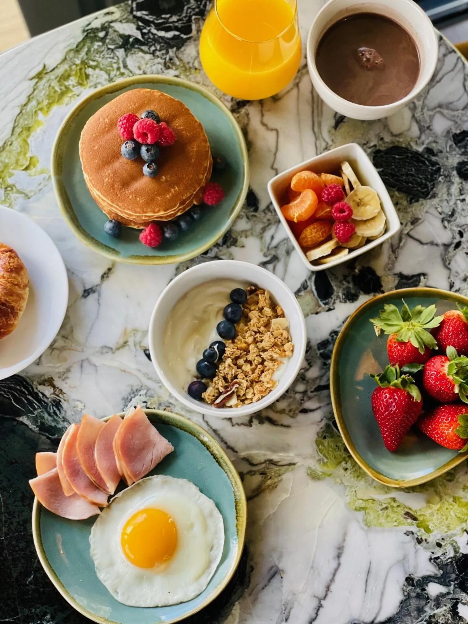Breakfast in Hôtel le Corbusson Laval Ouest