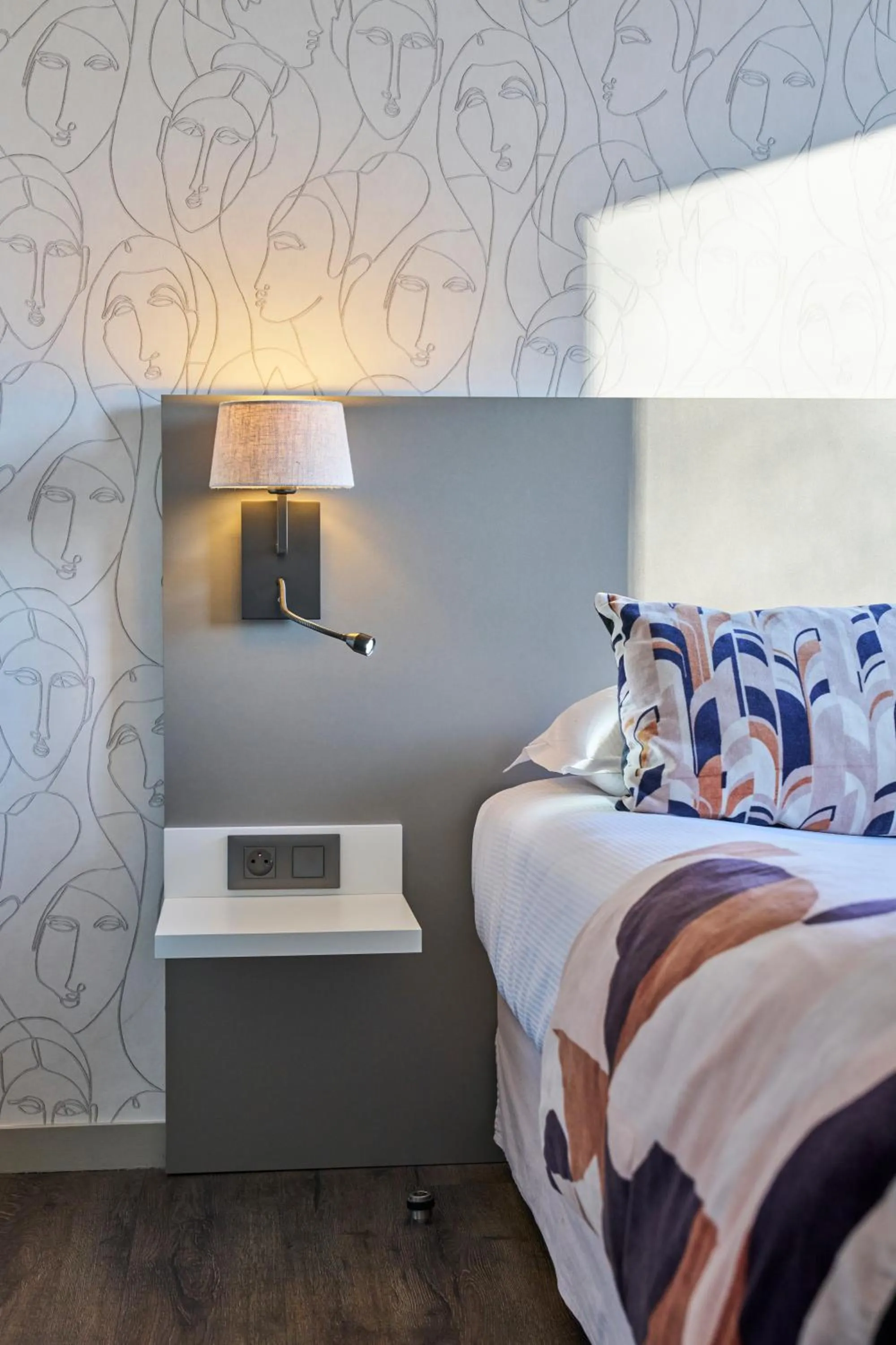 Bedroom, Bed in Hôtel le Corbusson Laval Ouest