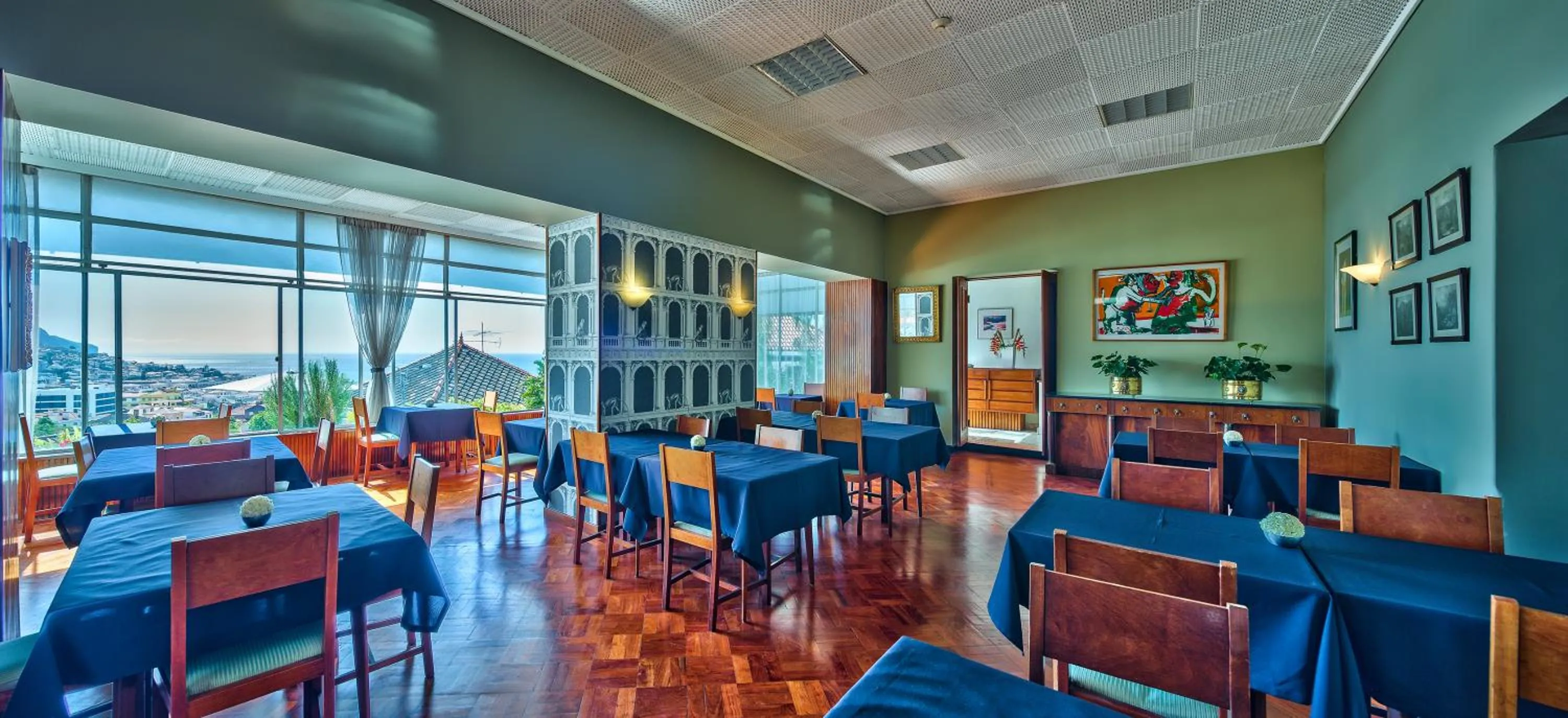 Restaurant/places to eat in Hotel Monte Carlo