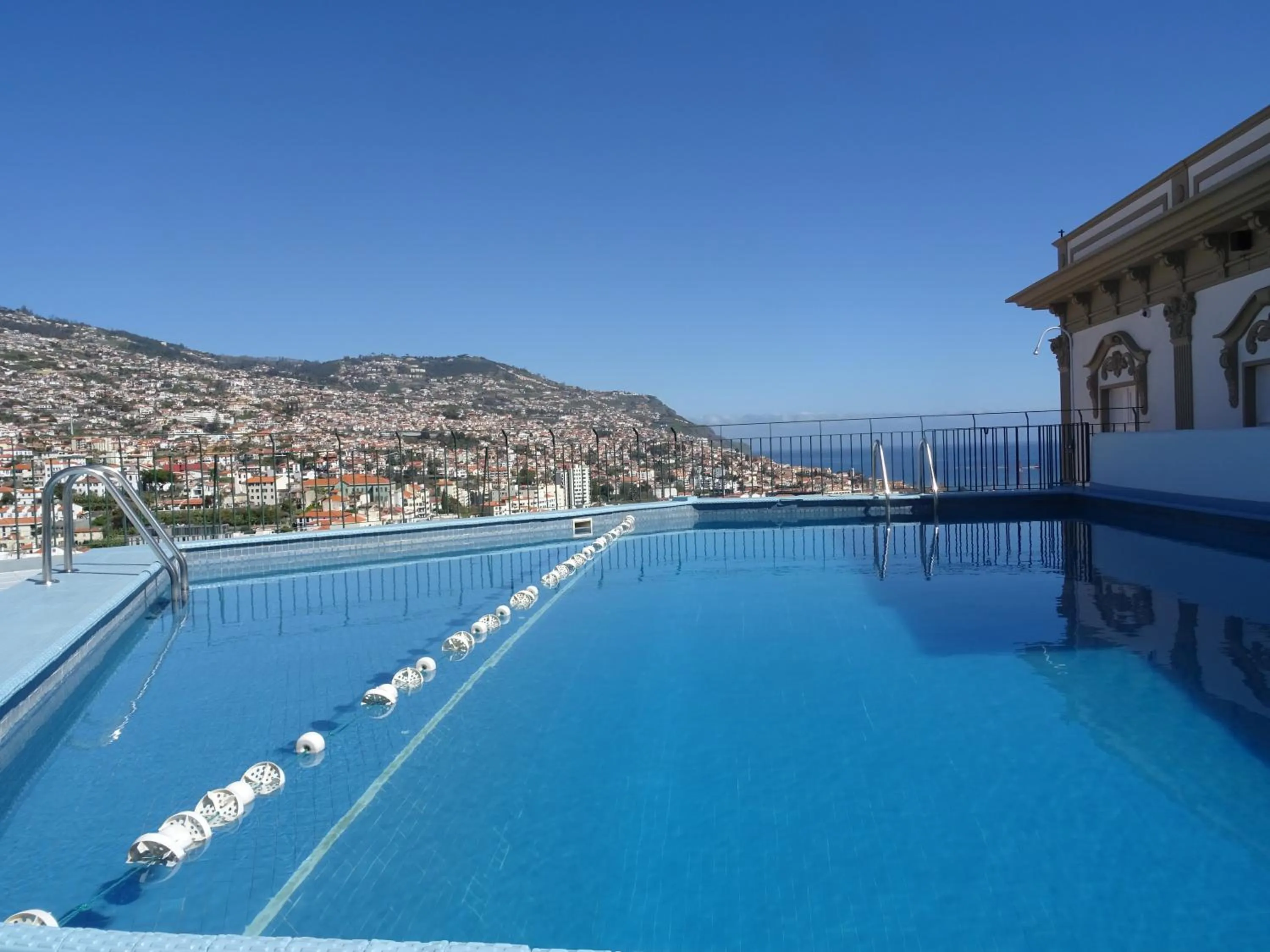 Swimming pool in Hotel Monte Carlo