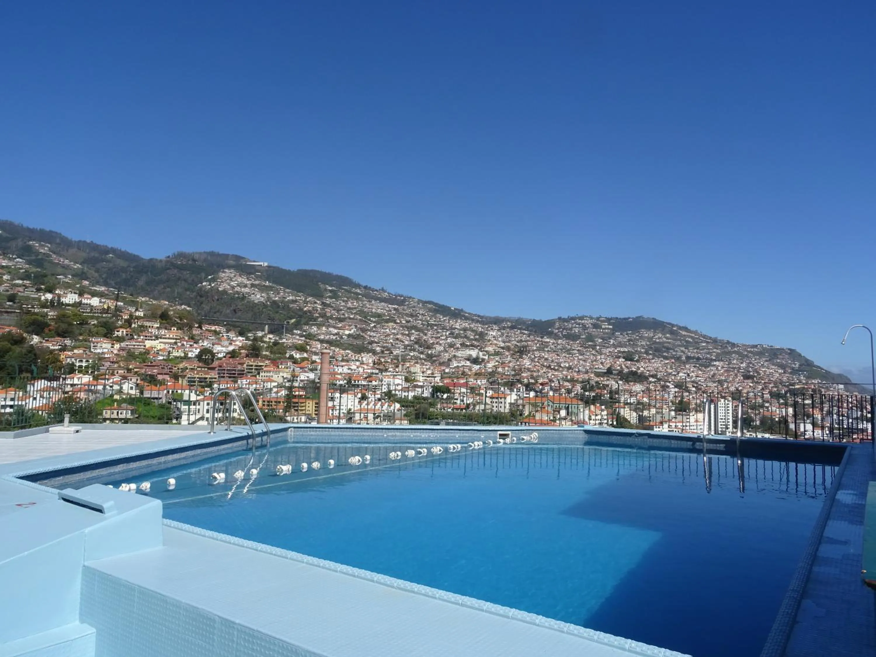 Swimming pool in Hotel Monte Carlo