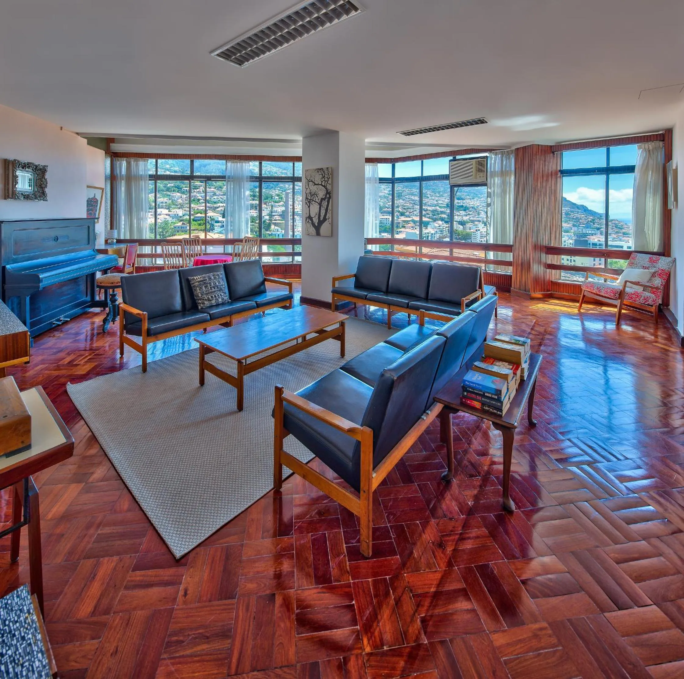 Communal lounge/ TV room in Hotel Monte Carlo