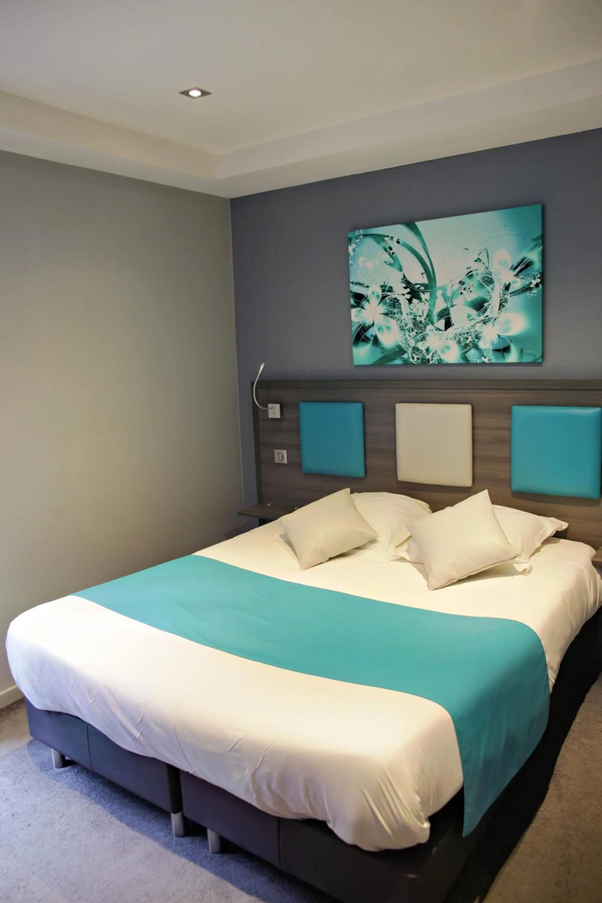 Bed in Hotel-Restaurant St-Christophe