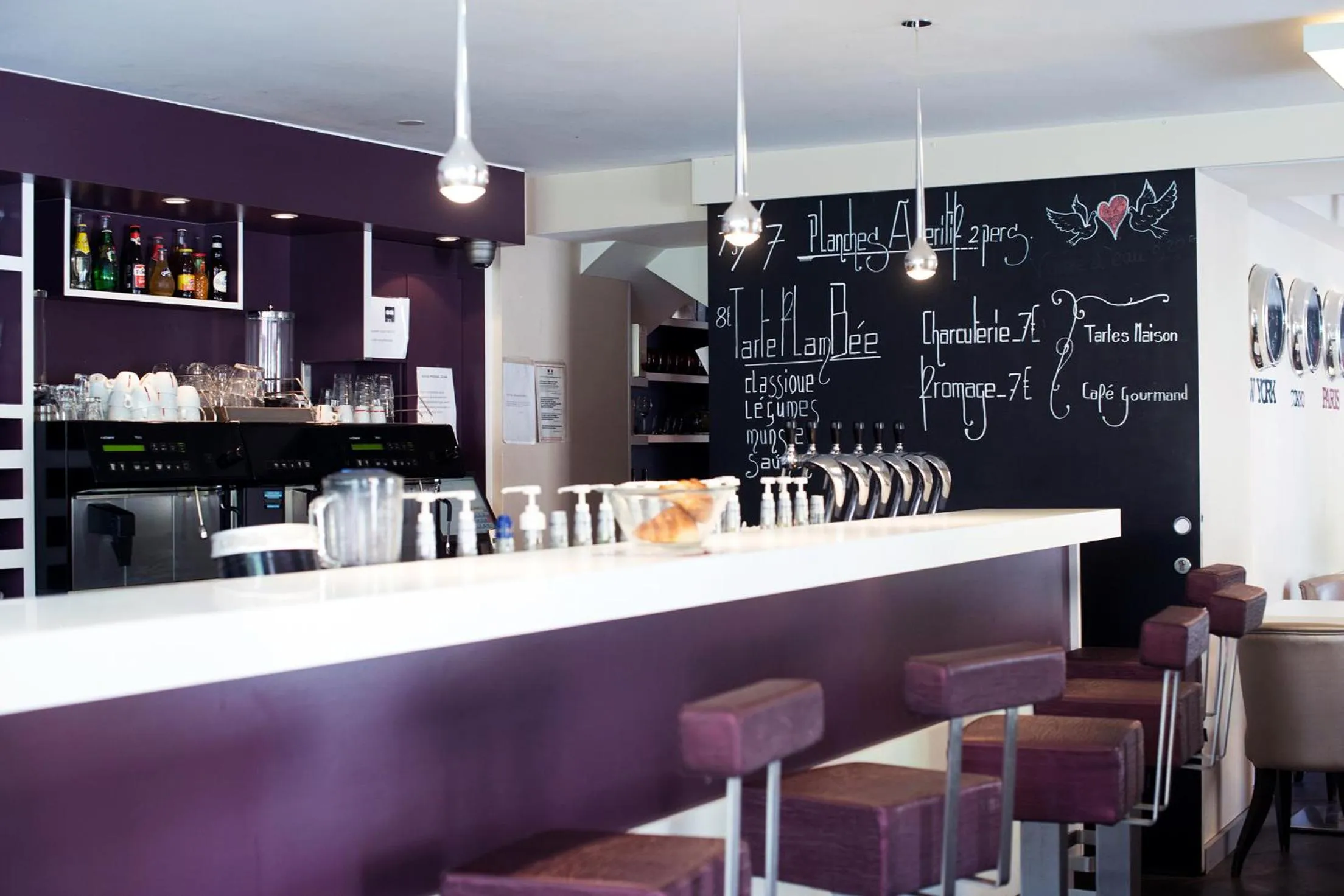 Lounge or bar in Hotel-Restaurant St-Christophe