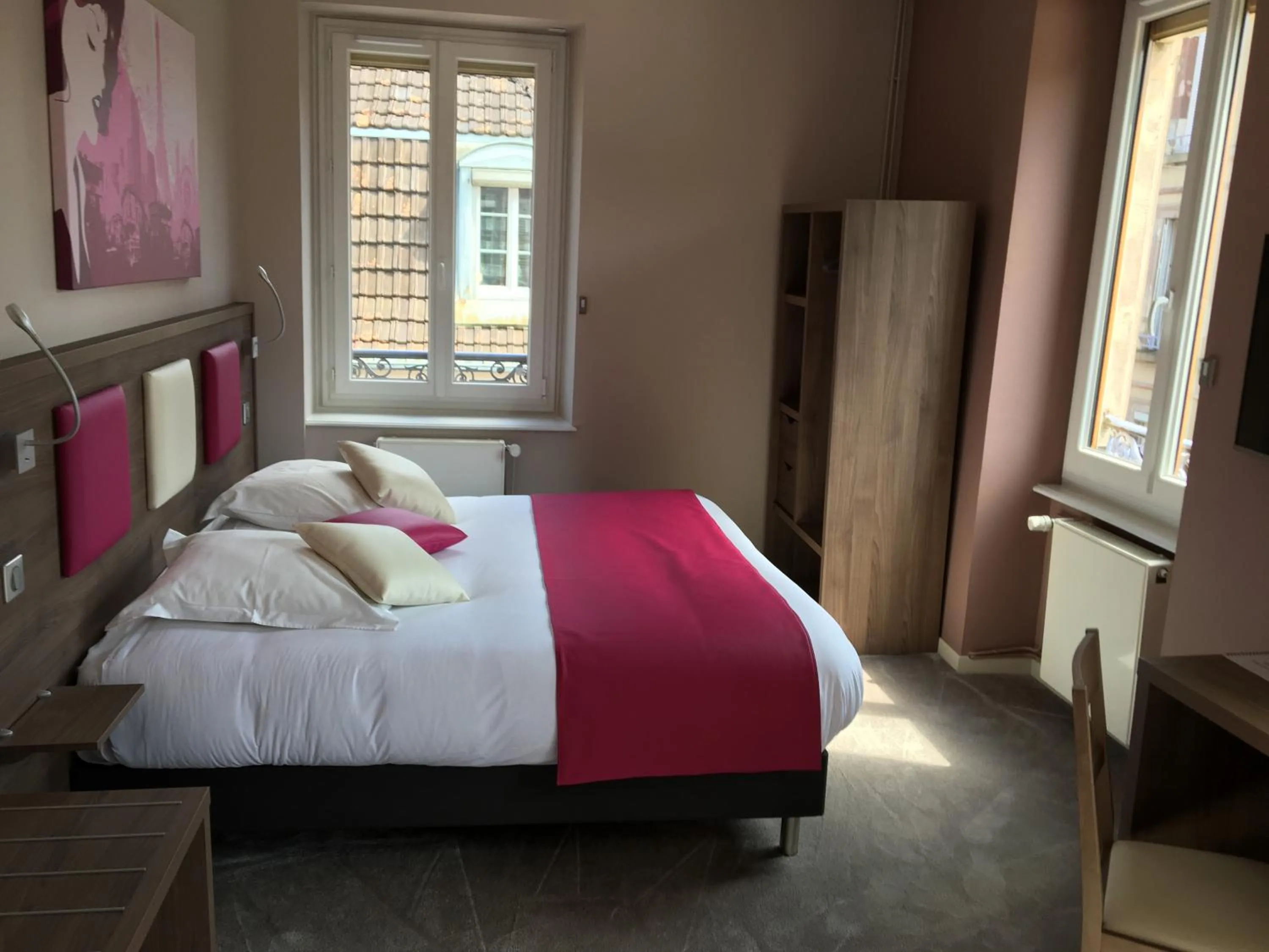 Bed in Hotel-Restaurant St-Christophe