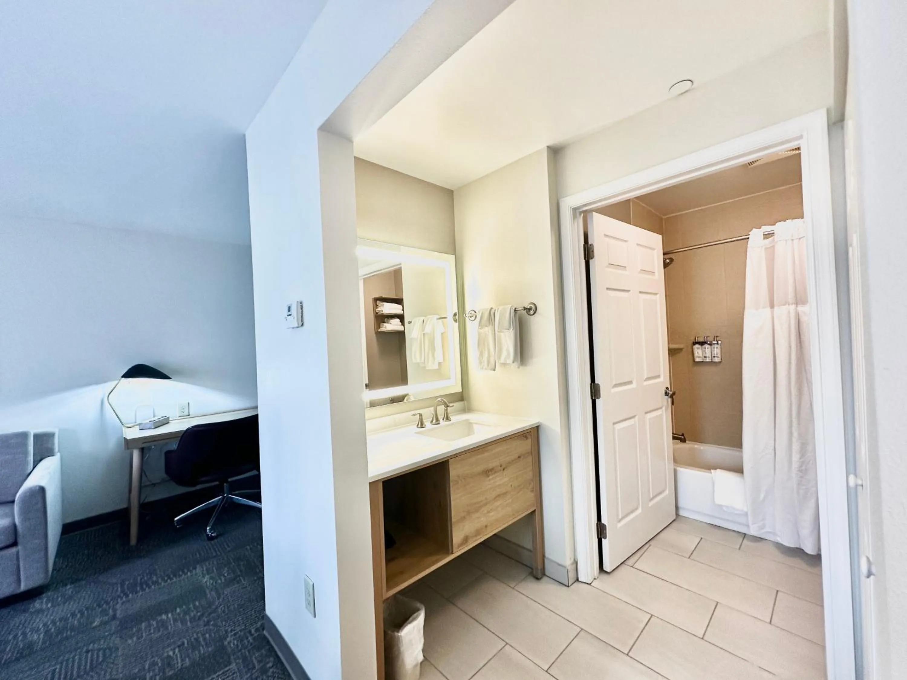 Bathroom, Bed in Staybridge Suites East Stroudsburg - Poconos by IHG