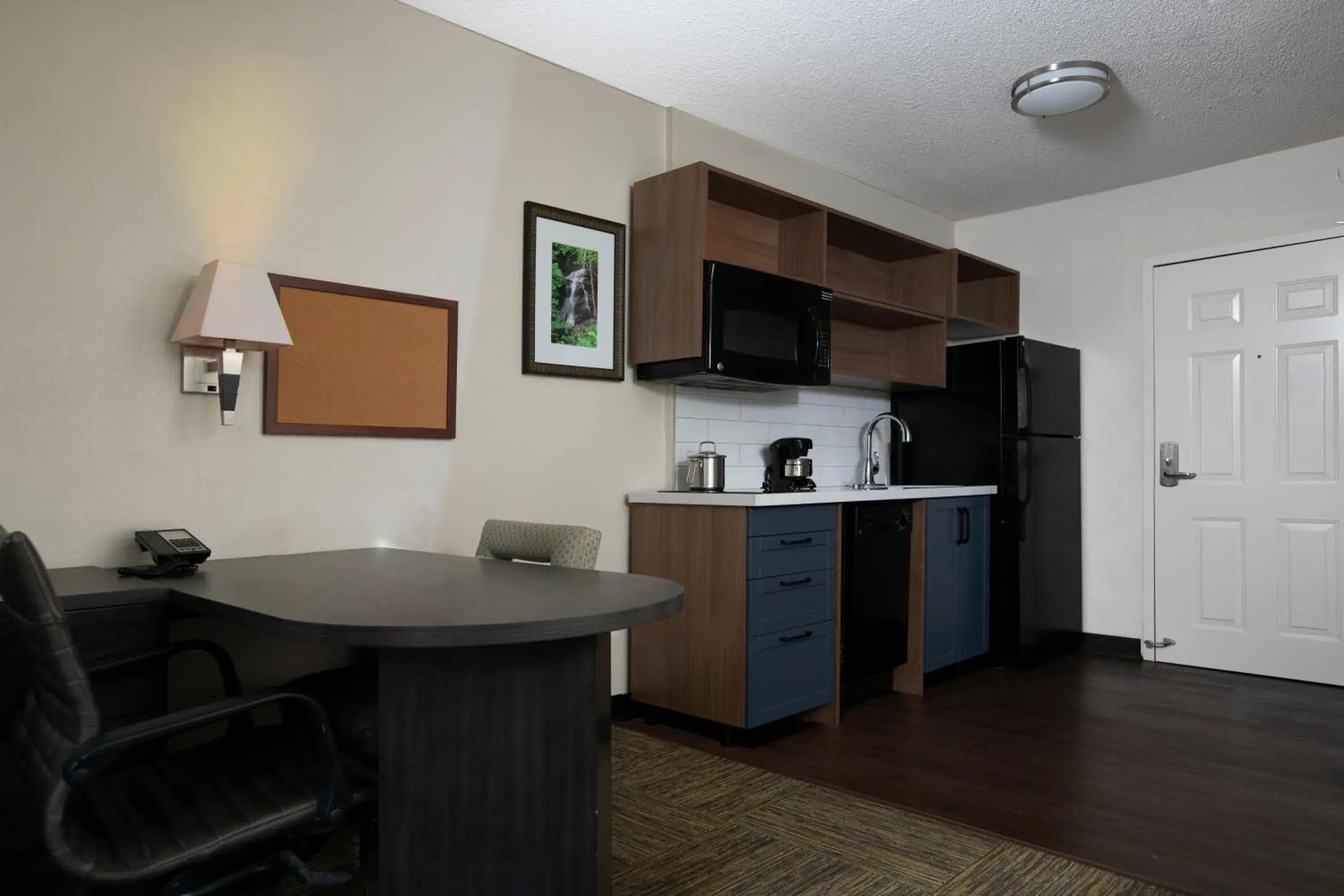 Studio Suite with Two Double Beds and Mobility Accessible Roll-In Shower in Candlewood Suites Colonial Heights - Fort Lee by IHG Studio Suite with Two Double Beds and Mobility Accessible Roll-In Shower in Candlewood Suites Colonial Heights - Fort Lee by IHG