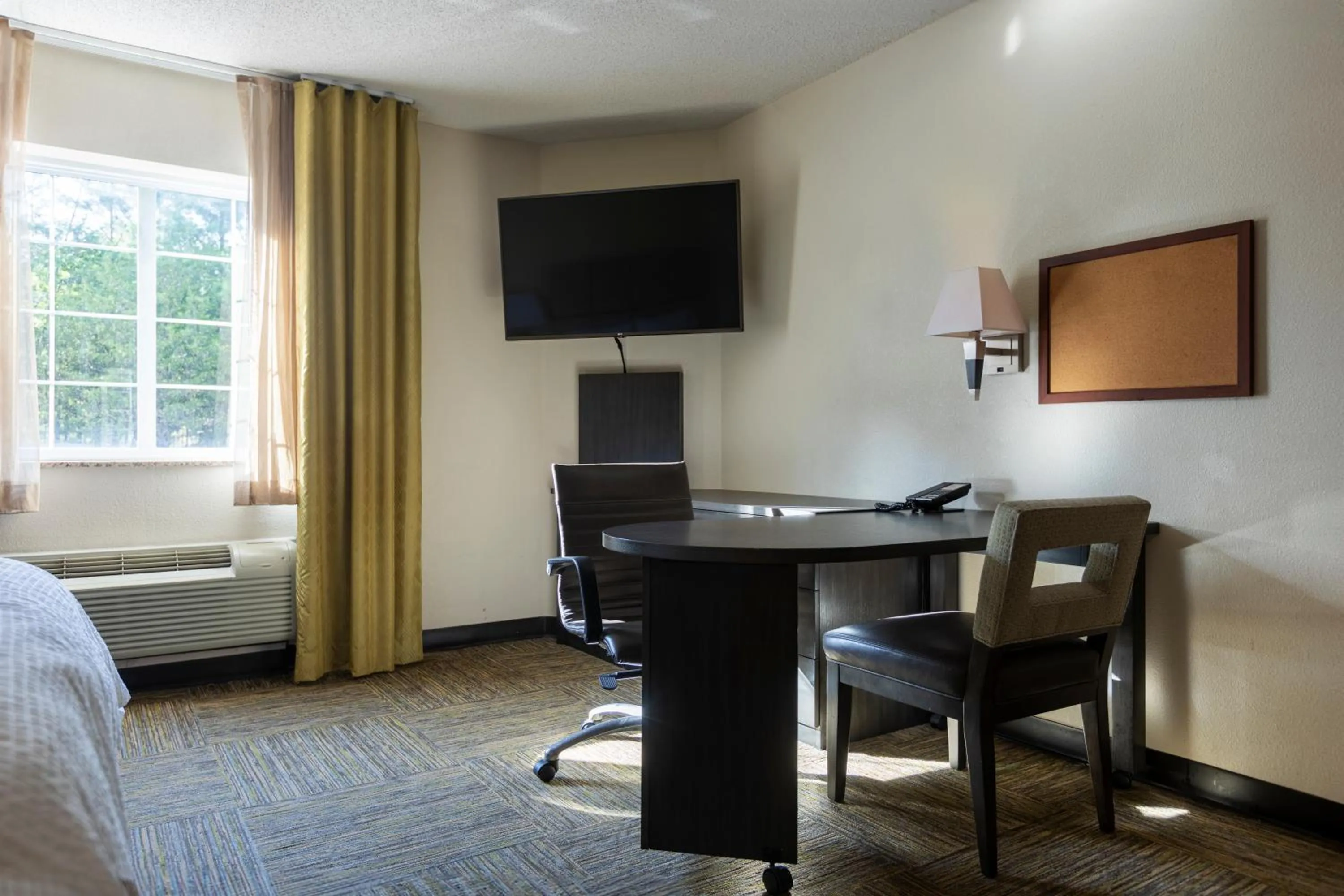 Bed in Candlewood Suites Colonial Heights - Fort Lee by IHG
