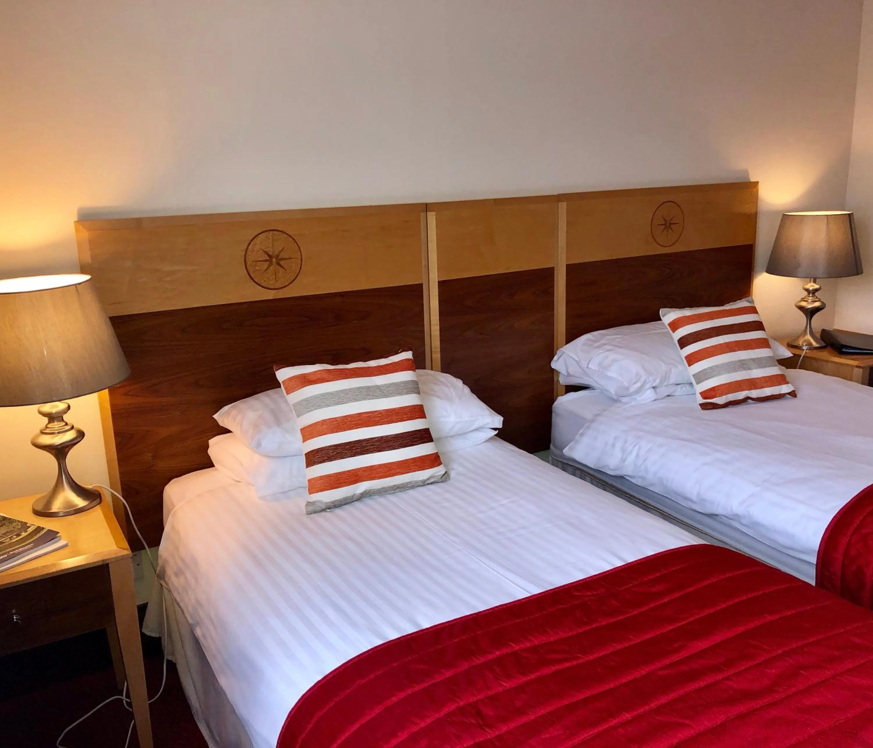 Bed in Best Western Compass Inn