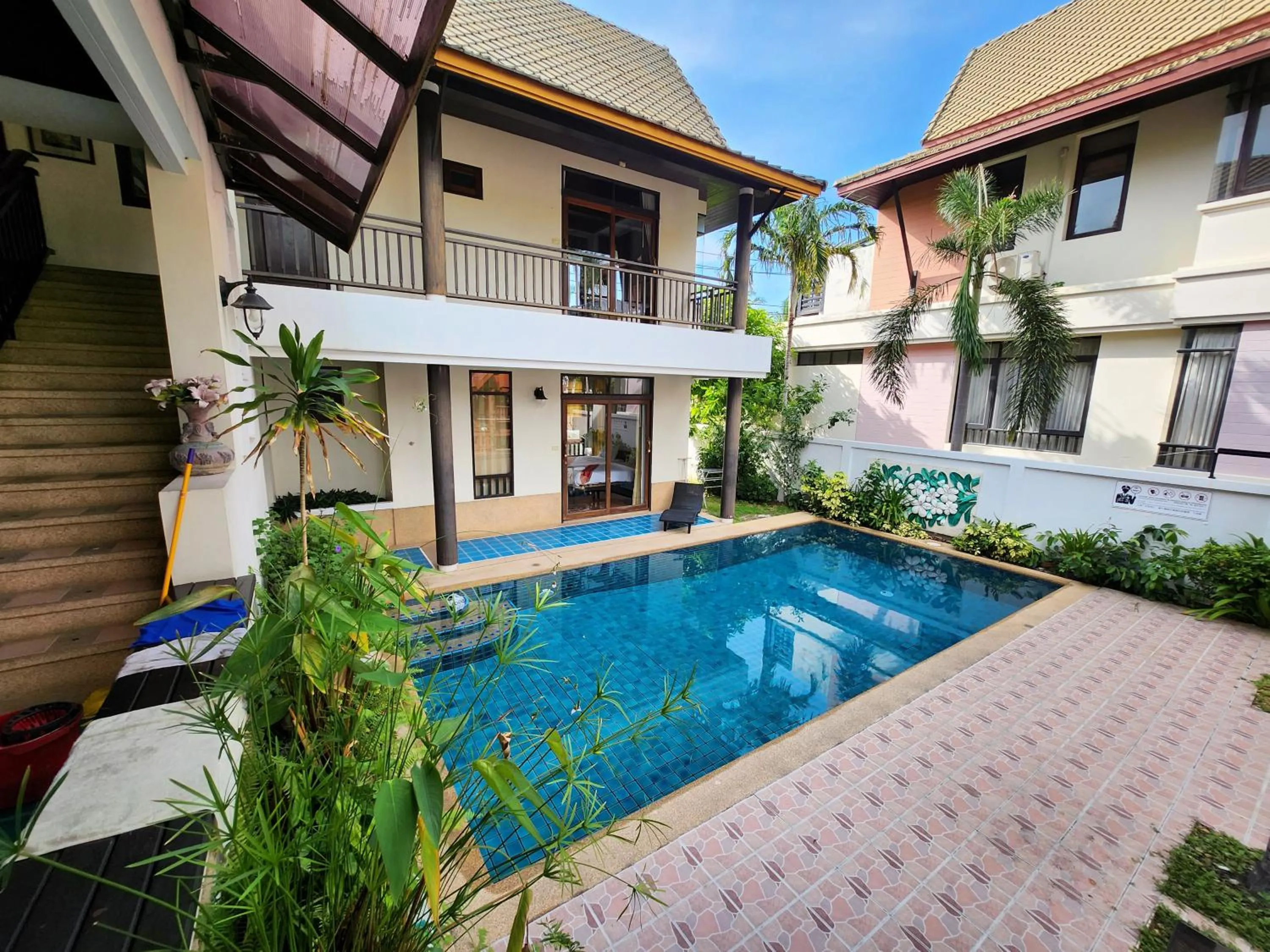 Property building in ปุณณภา พูล วิลล่า พัทยา Punnapha Pool Villa Pattaya
