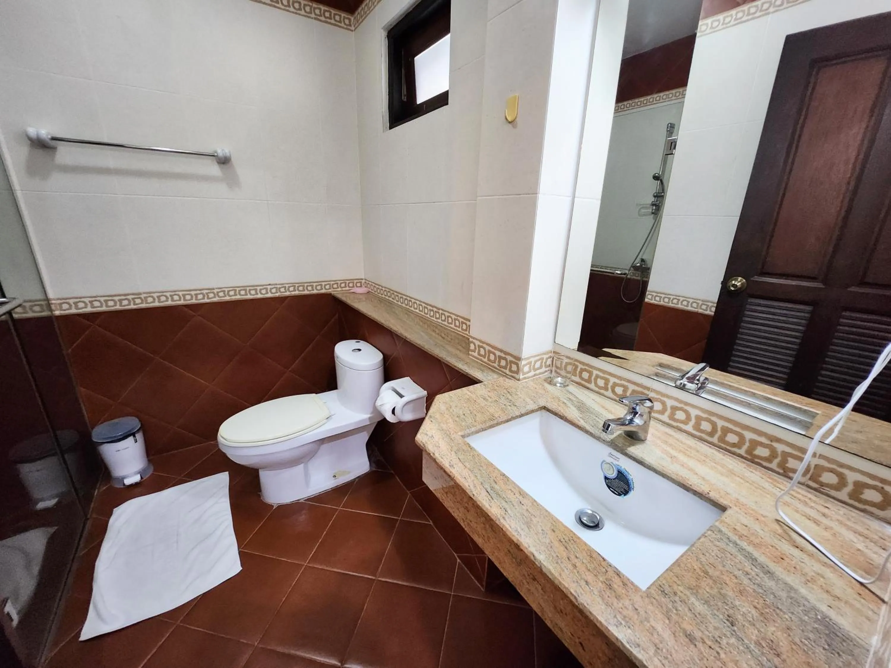 Bathroom in ปุณณภา พูล วิลล่า พัทยา Punnapha Pool Villa Pattaya