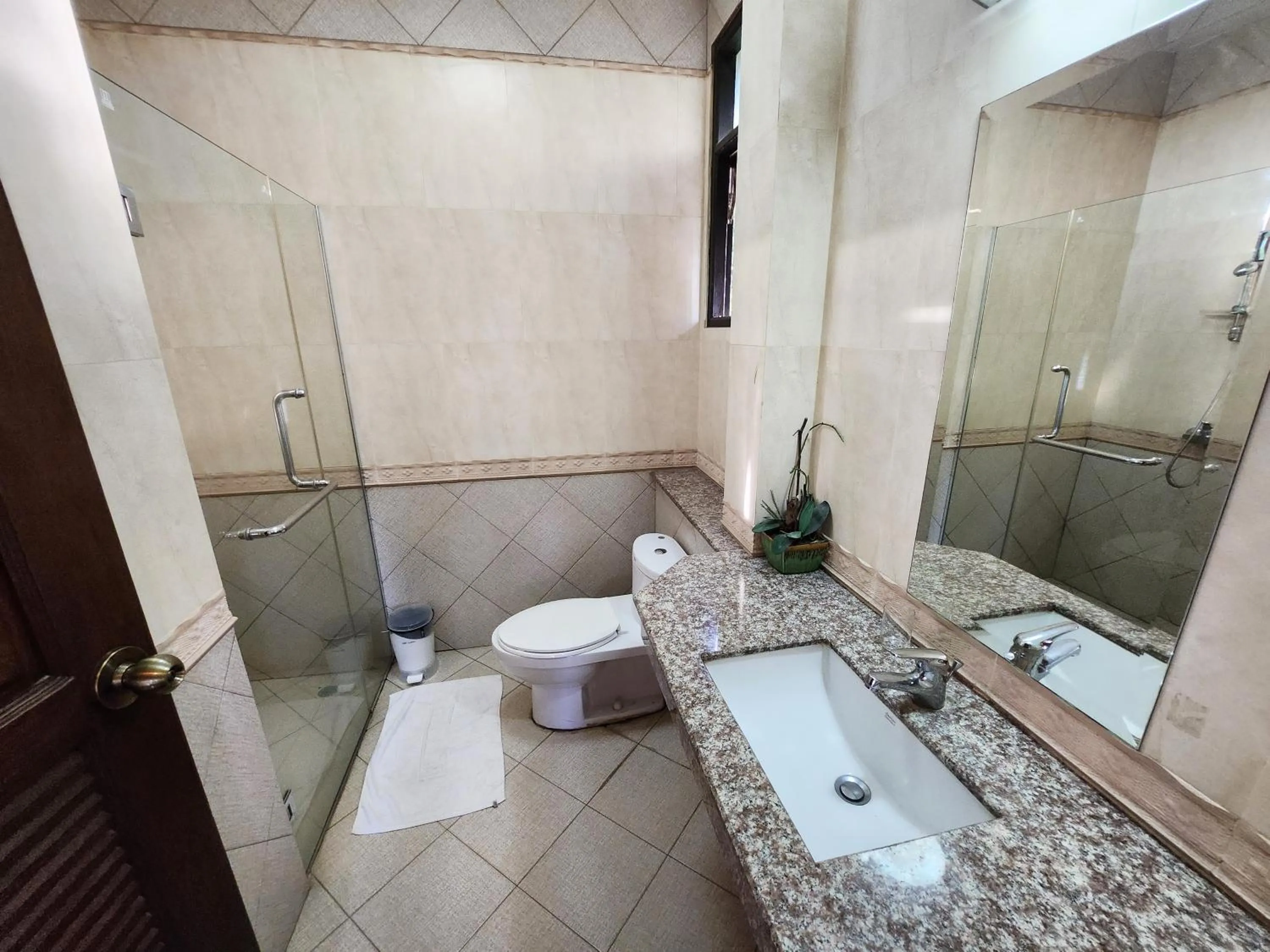 Bathroom in ปุณณภา พูล วิลล่า พัทยา Punnapha Pool Villa Pattaya
