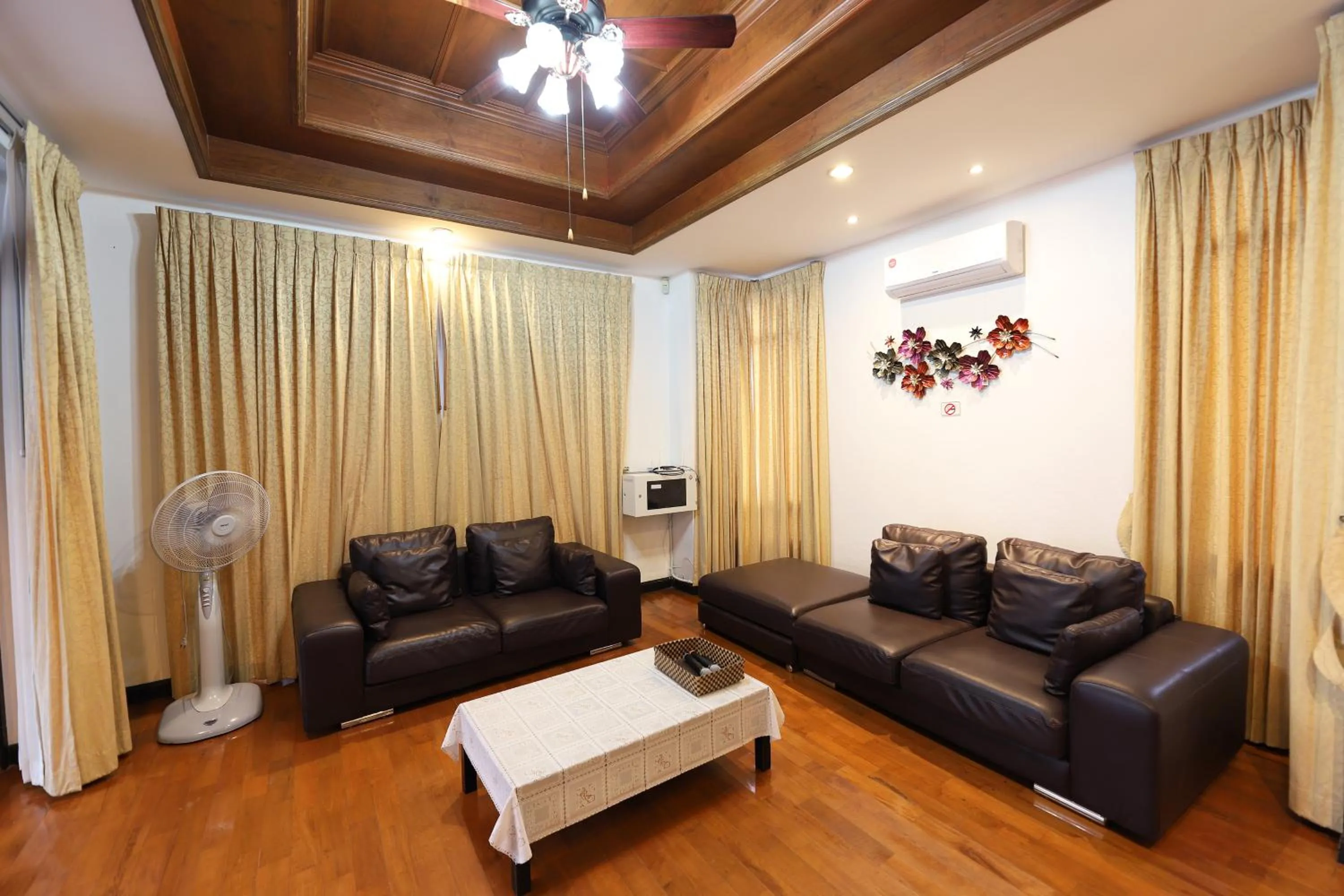 Living room in ปุณณภา พูล วิลล่า พัทยา Punnapha Pool Villa Pattaya