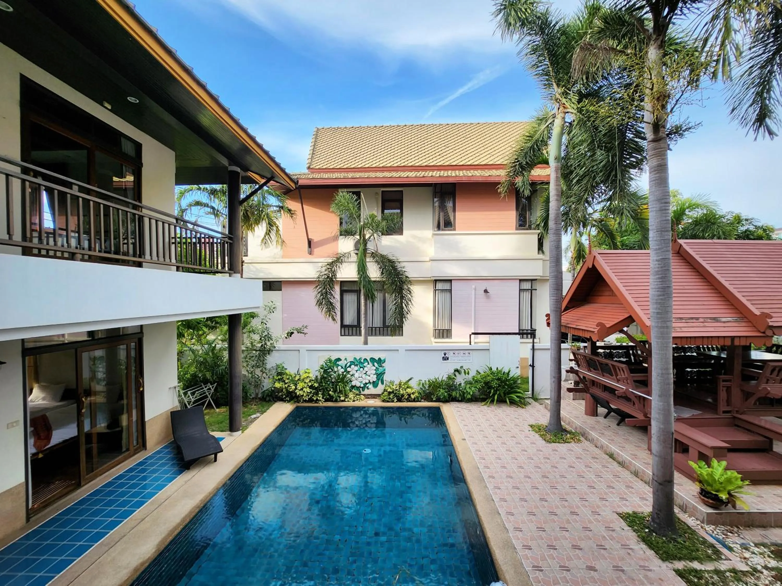 Property building in ปุณณภา พูล วิลล่า พัทยา Punnapha Pool Villa Pattaya