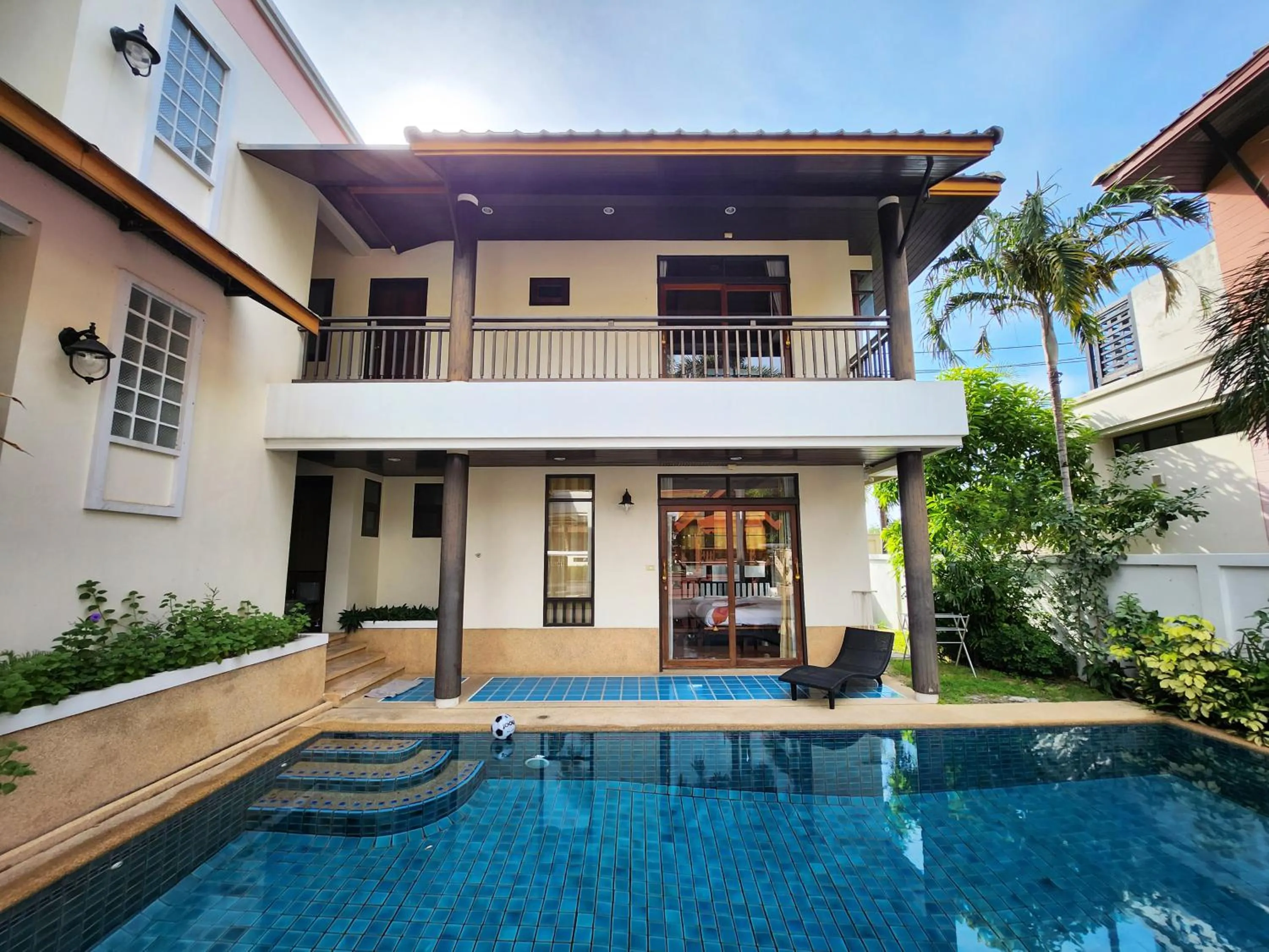 Property building in ปุณณภา พูล วิลล่า พัทยา Punnapha Pool Villa Pattaya