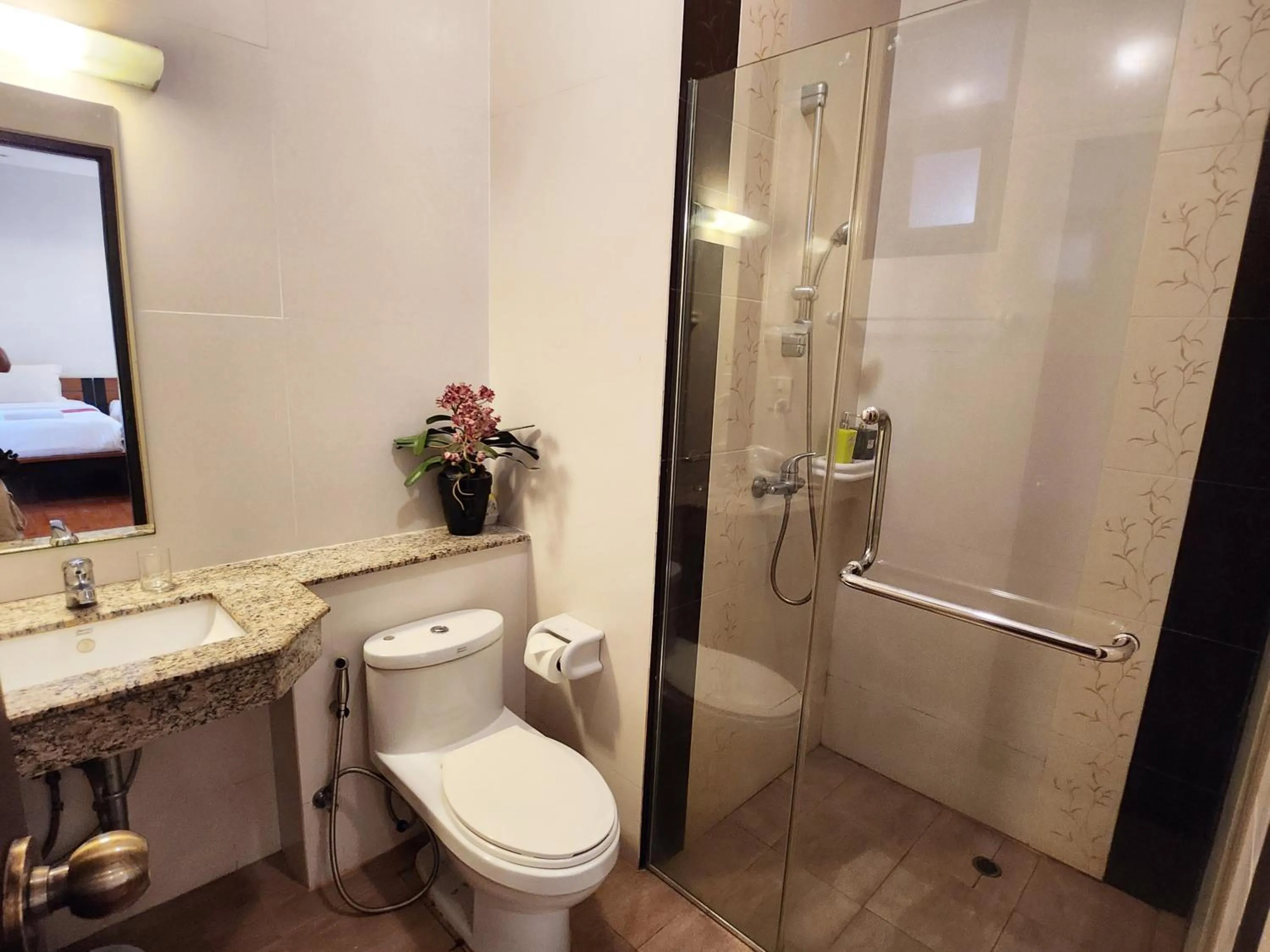 Bathroom in ปุณณภา พูล วิลล่า พัทยา Punnapha Pool Villa Pattaya