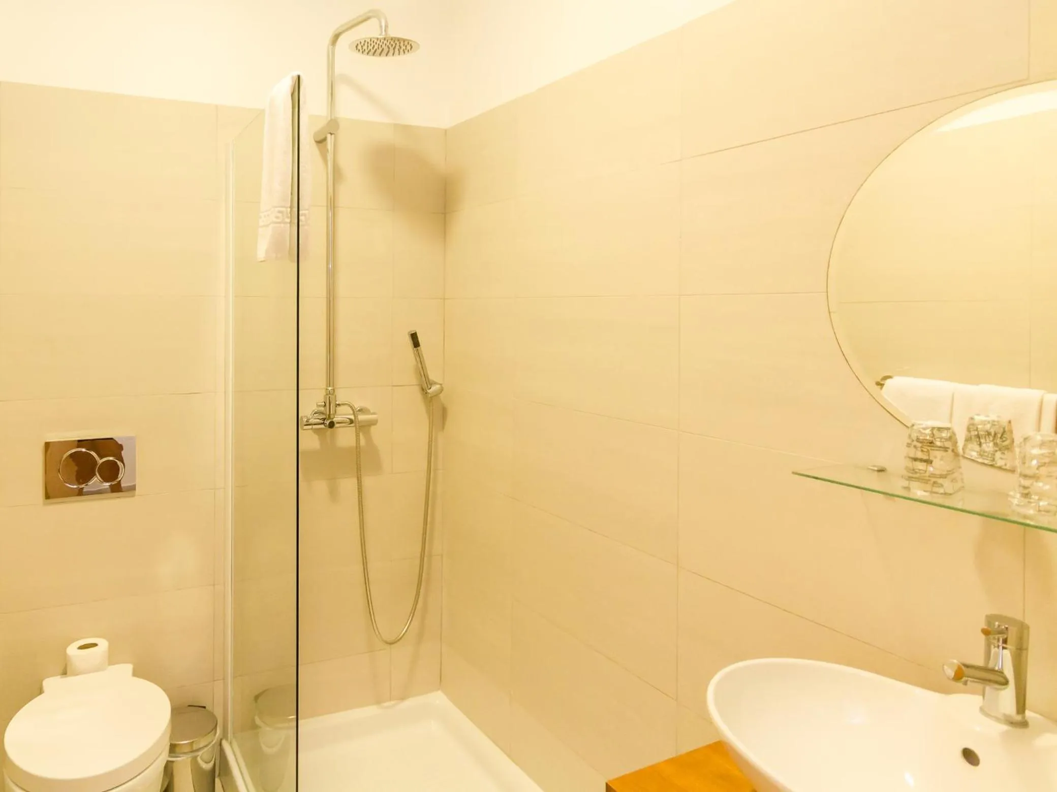 Shower in Mareta View - Boutique Bed & Breakfast