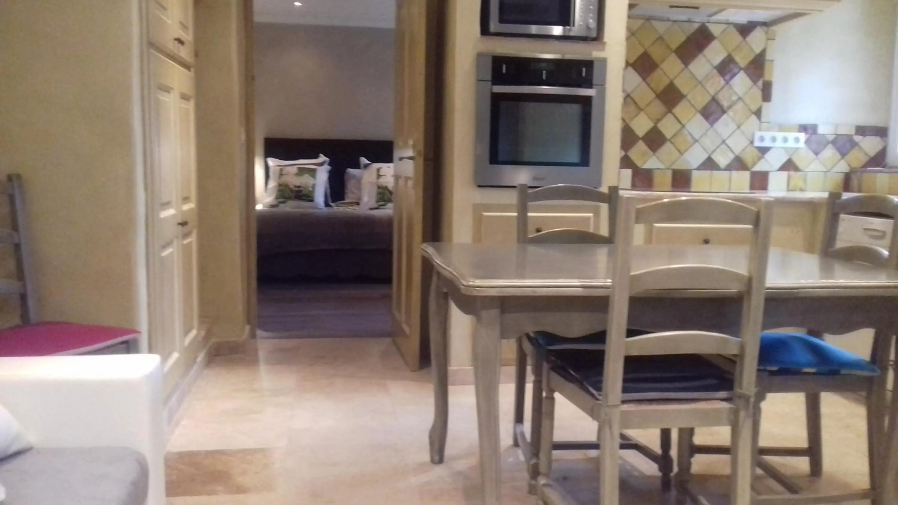 Dining area in Les Jardins de l'Ermitage