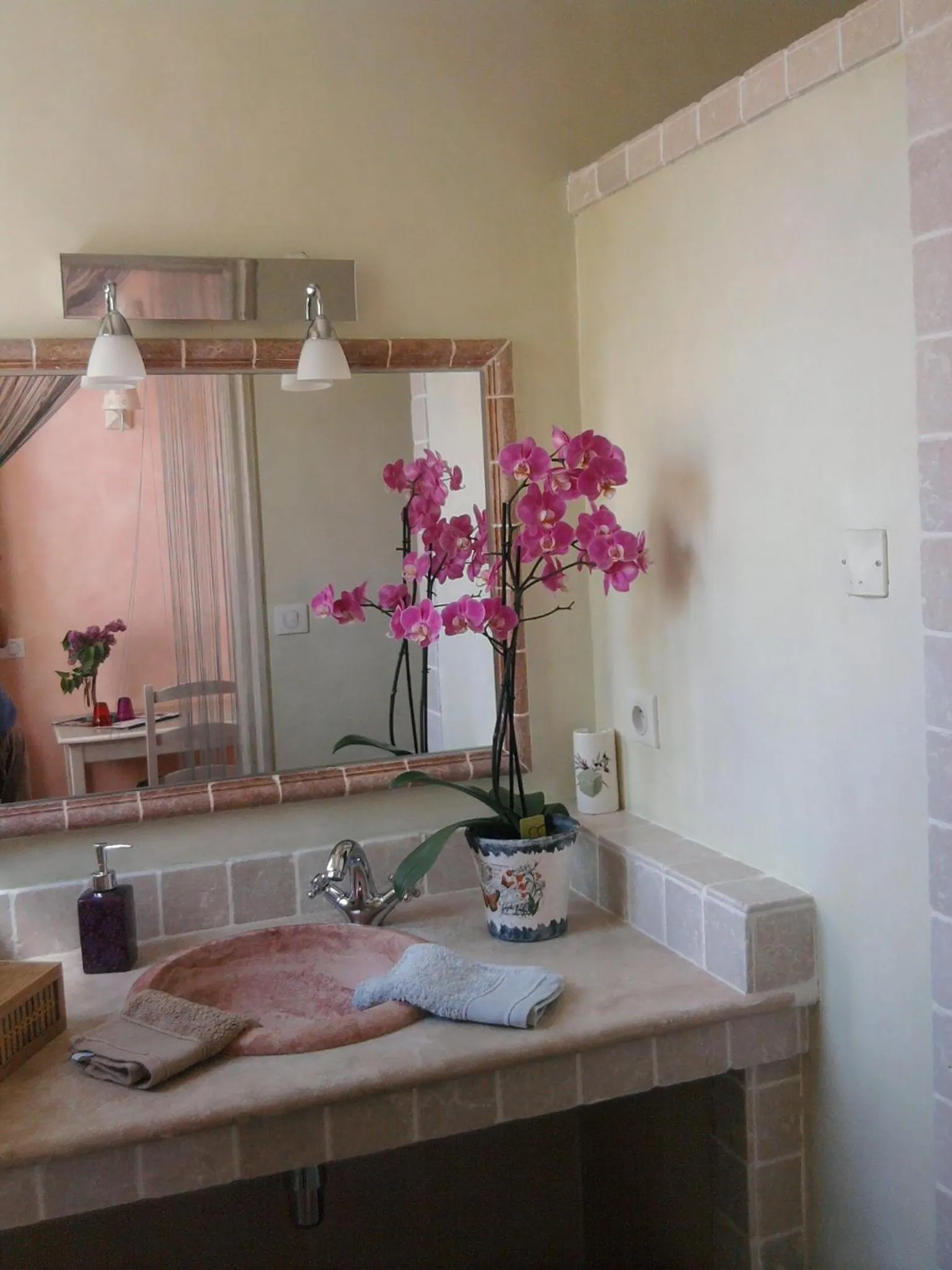 Bathroom in Les Jardins de l'Ermitage