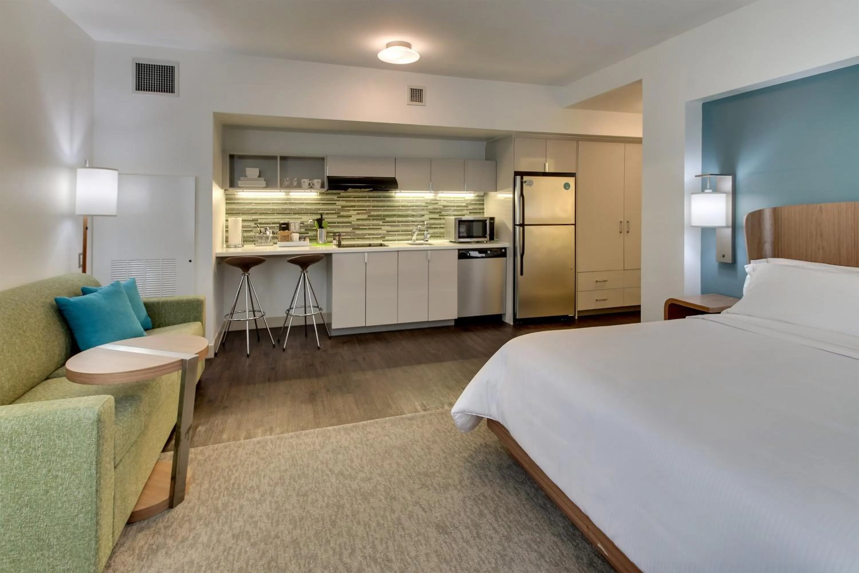 Photo of the whole room, Bed in Element Ewing Princeton