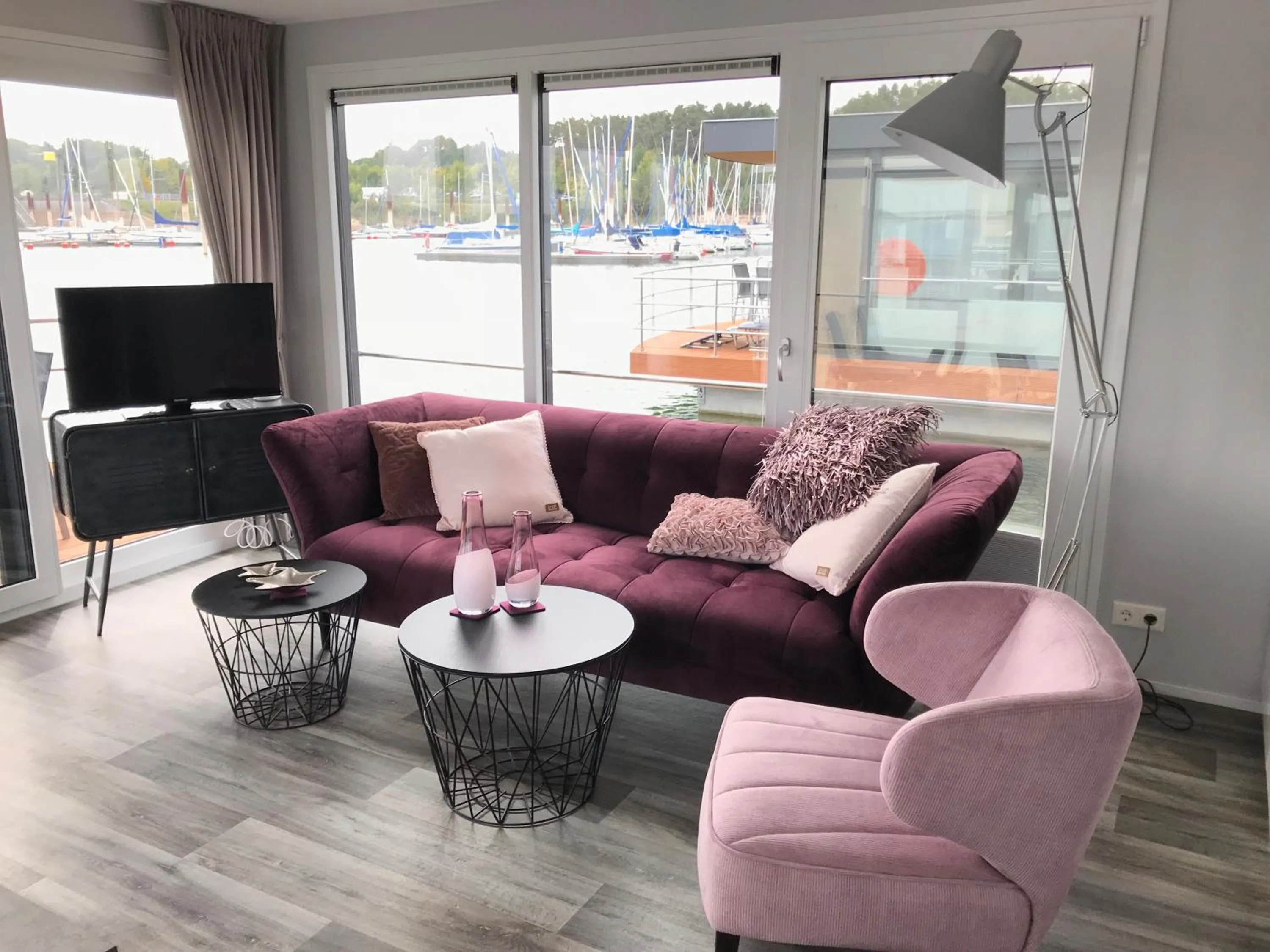 Photo of the whole room in Floating Village Brombachsee