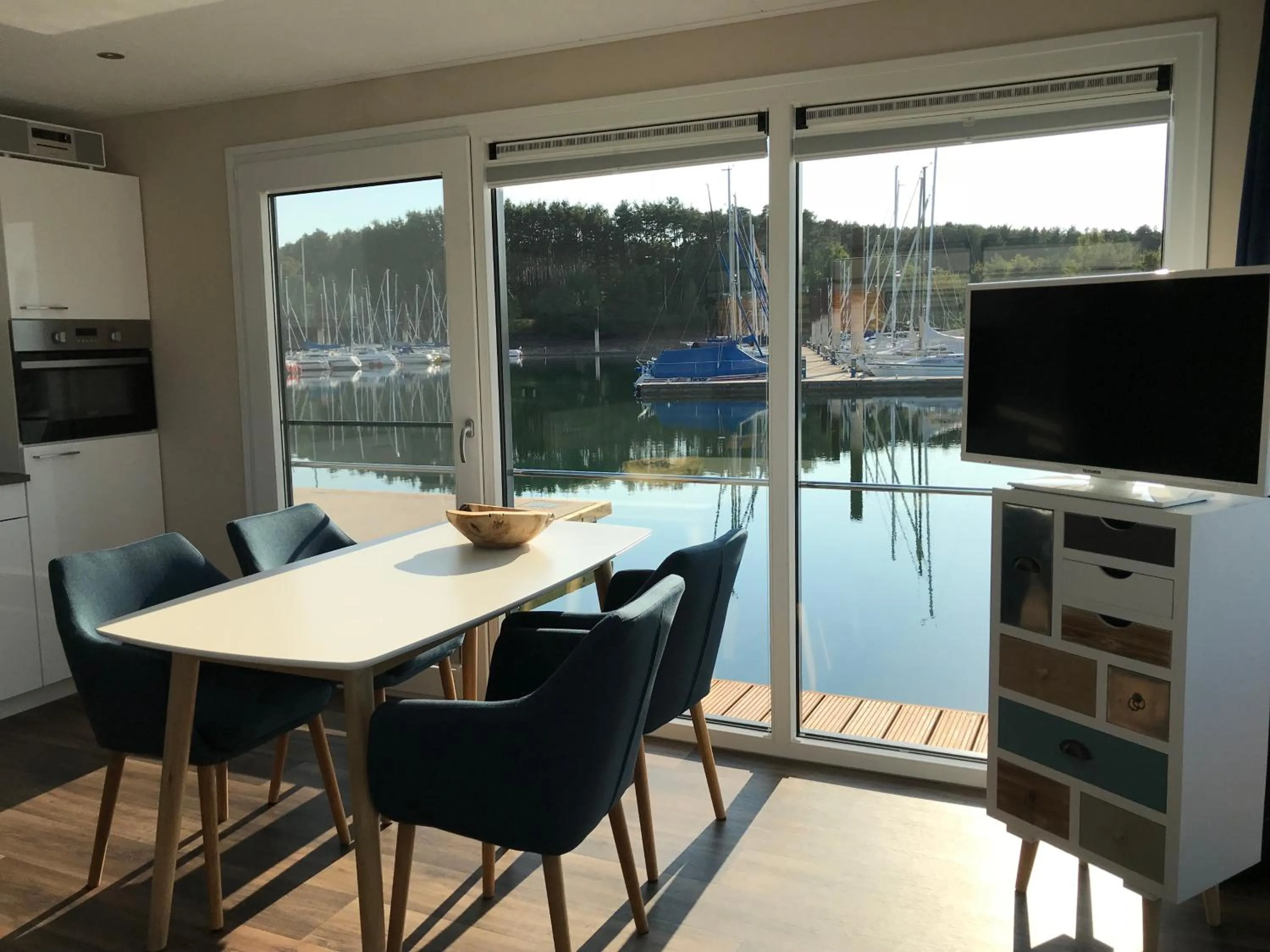 Photo of the whole room in Floating Village Brombachsee