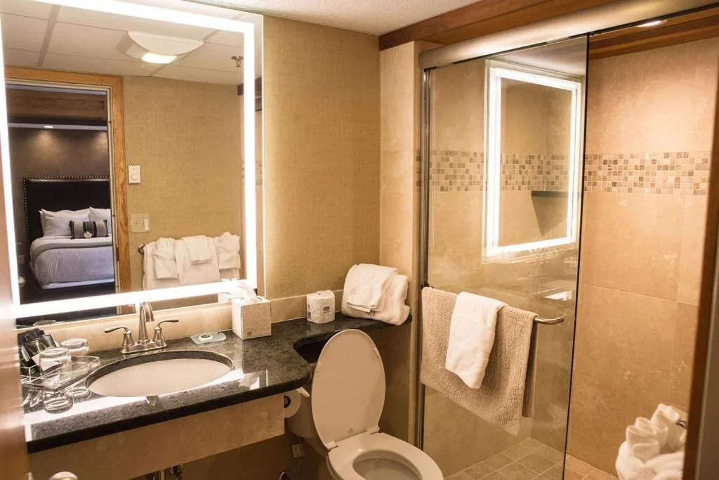 Shower in Golden Arrow Lakeside Resort