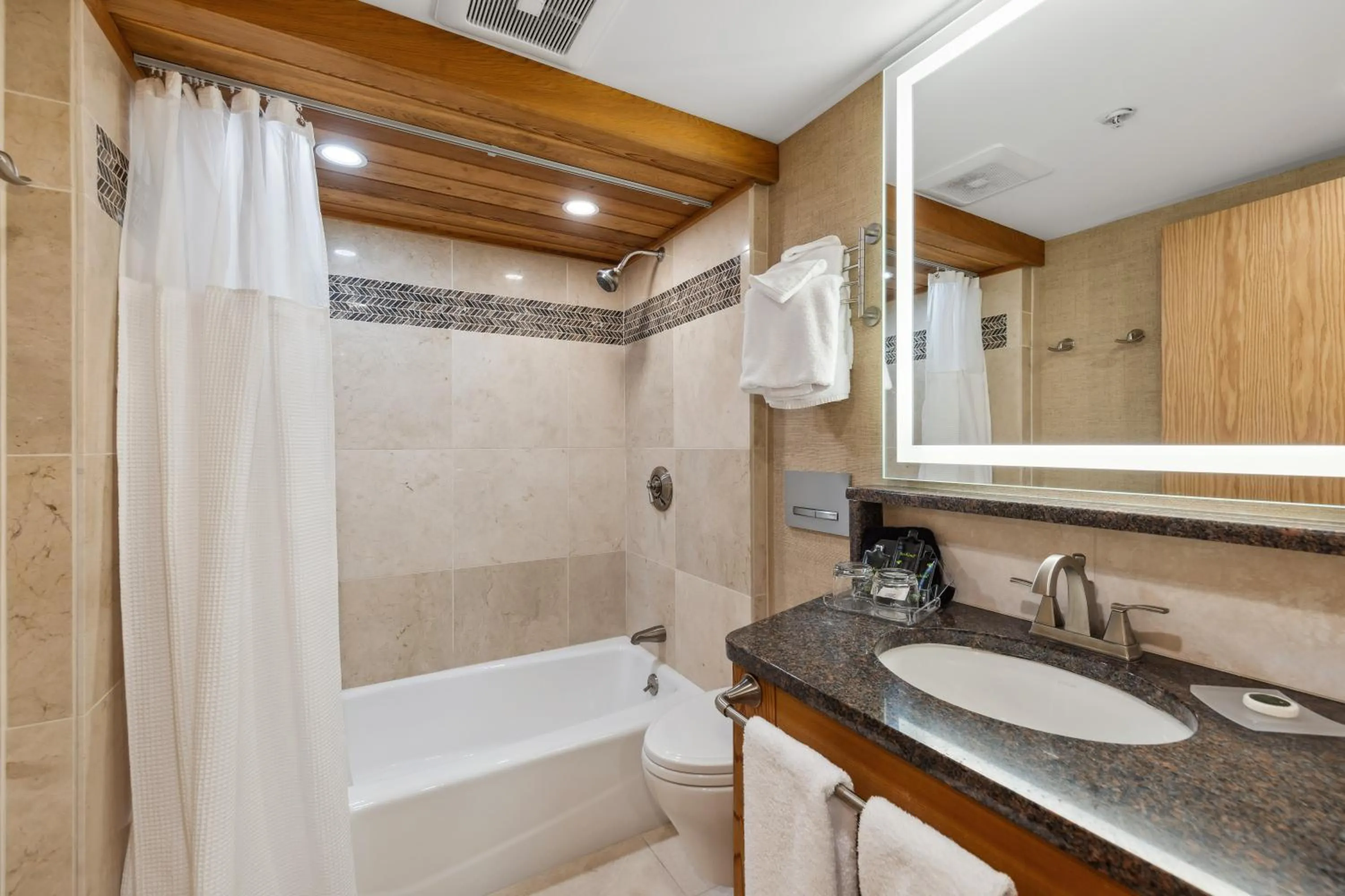 Shower in Golden Arrow Lakeside Resort