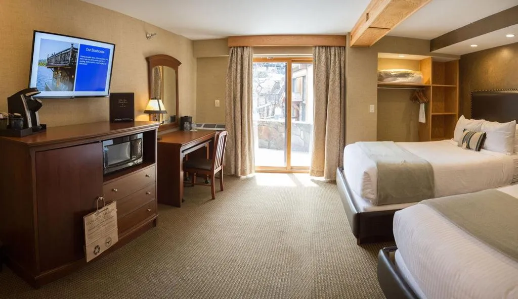 Photo of the whole room in Golden Arrow Lakeside Resort